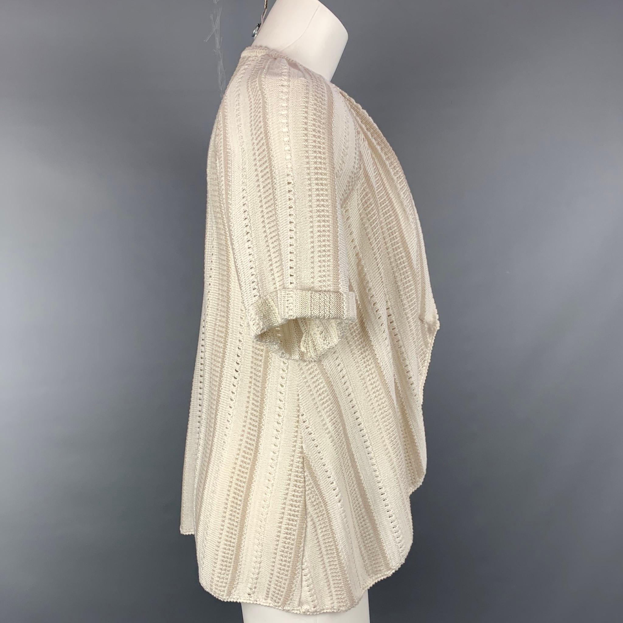 ELIE TAHARI cardigan comes in a beige & silver cotton blend featuring 3/4 cuffed sleeves and a open front.

Very Good Pre-Owned Condition.
Marked: XS

Measurements:

Shoulder: 16 in.
Bust: 36 in.
Sleeve: 9.5 in.
Length: 25.5 in. 