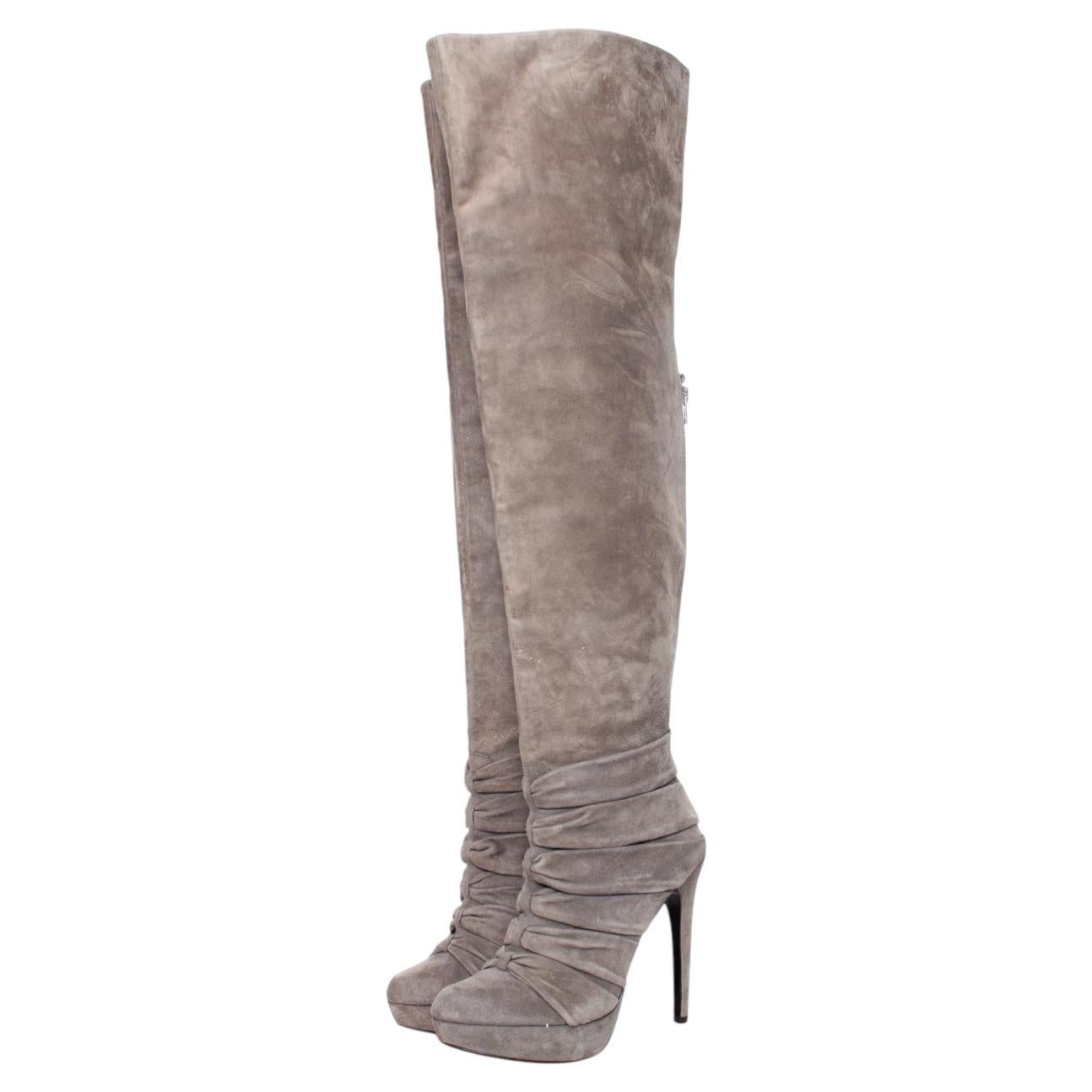 Elie Tahari, bottes froissées à hauteur du genou en vente