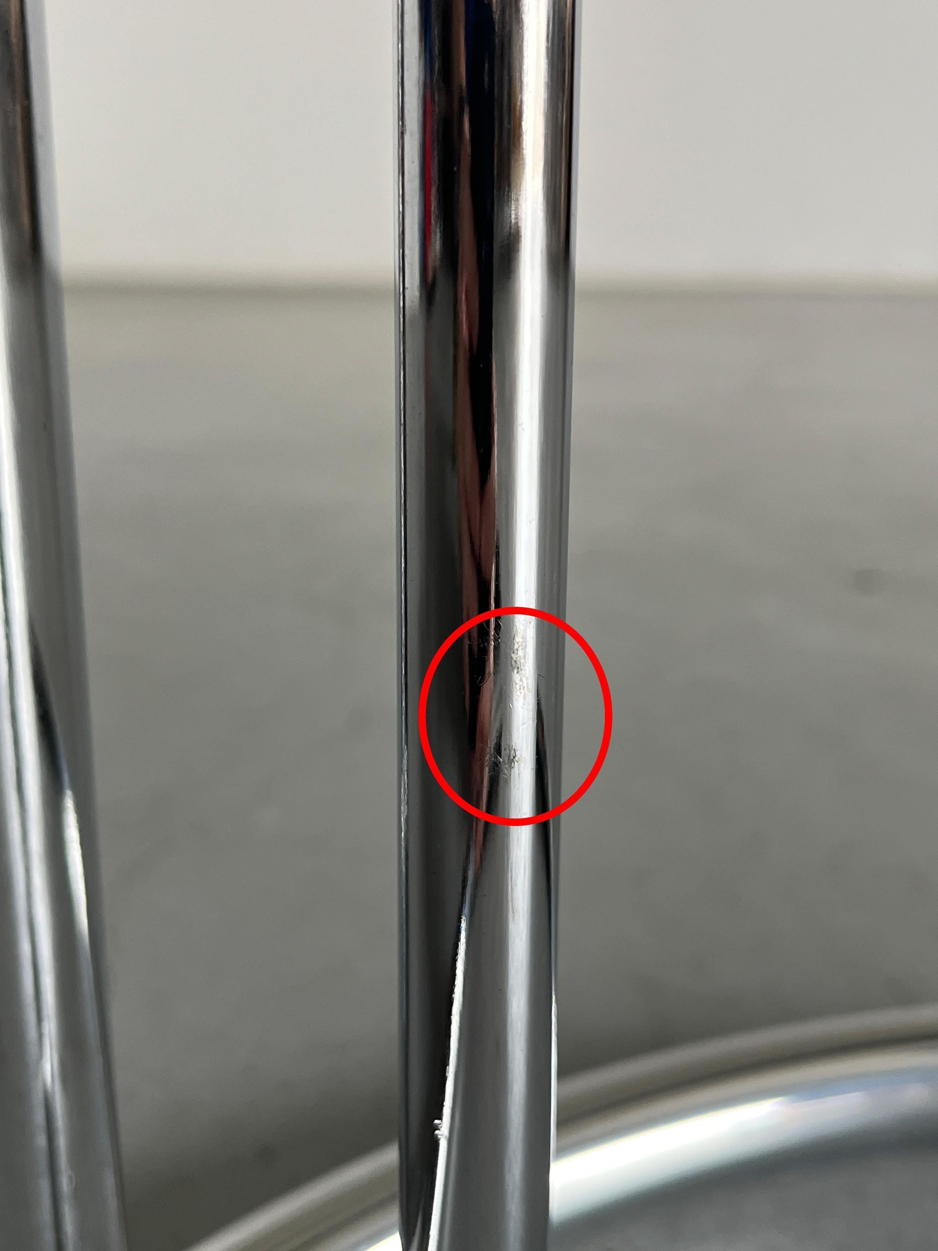 Elieen Grauer Beistelltisch „E1027“ aus Chrom und Glas im Stil von Elieen aus der Mitte des Jahrhunderts, Italien 5