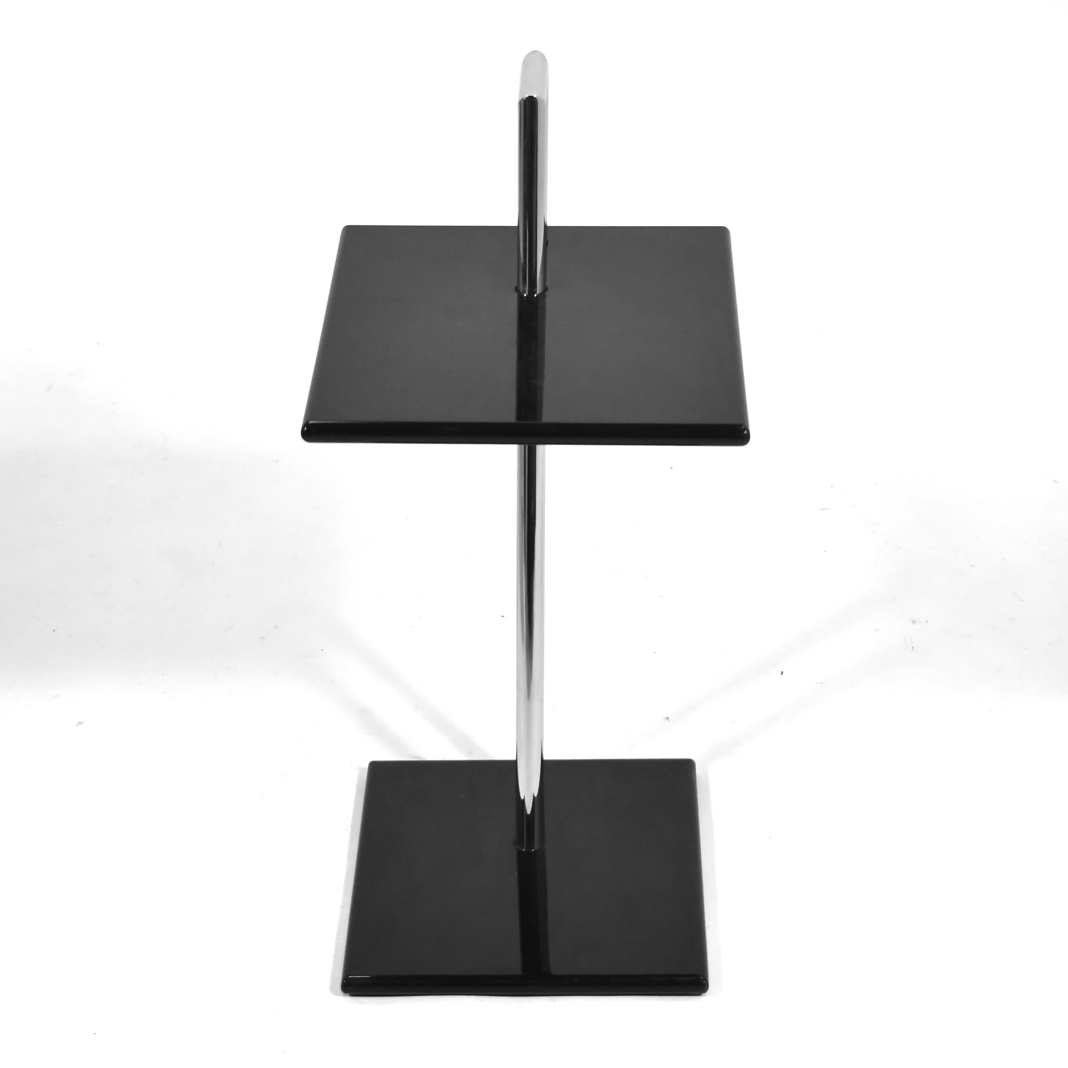 Plaqué Table d'appoint grise Elieen en vente