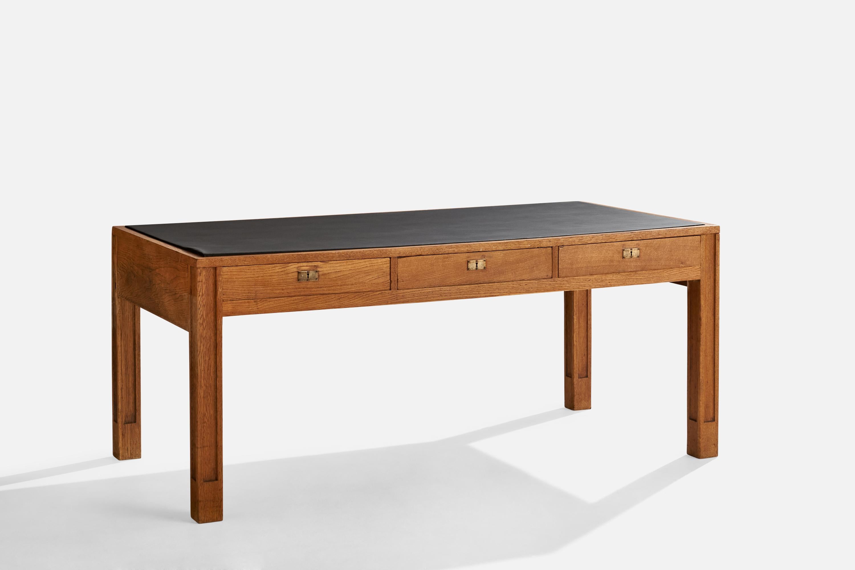 An oak, brass and black leather desk designed by Eliel Saarinen for the The Finnish State Railways, Finland, c. 1919.

Provenance: Helsinki Central Station.

