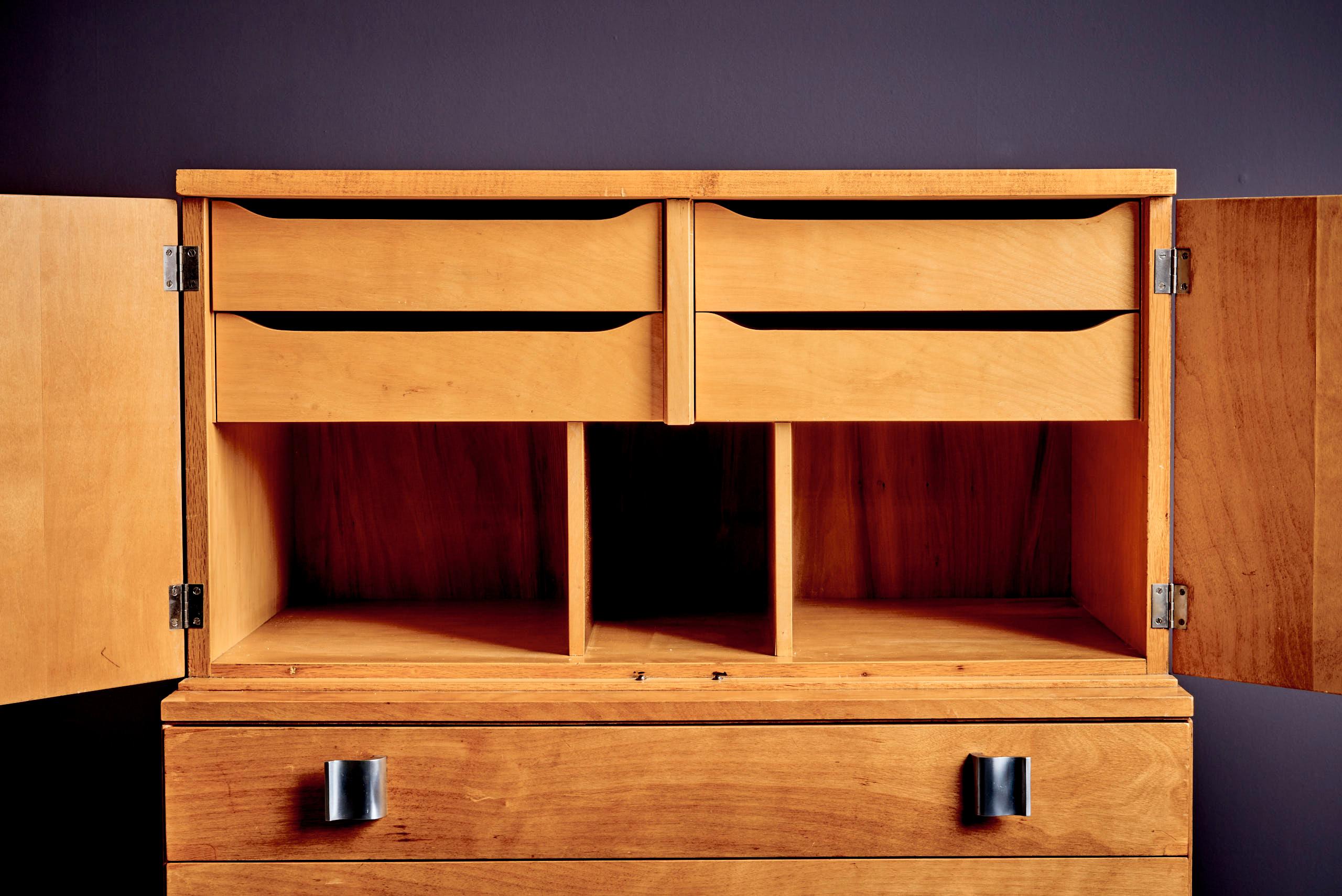 Eliel Saarinen Dresser in Birch for Johnson, USA - 1950s For Sale 4