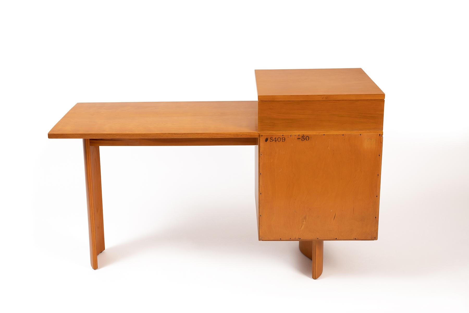Saarinen 1940er Johnson Birkenholz-Schreibtisch  (Moderne der Mitte des Jahrhunderts) im Angebot