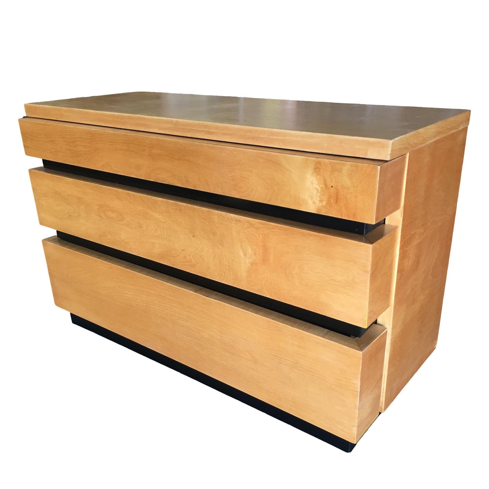 Style « paquebot » Commode basse moderne profilée d'inspiration Eliel Saarinen avec façade noire en vente