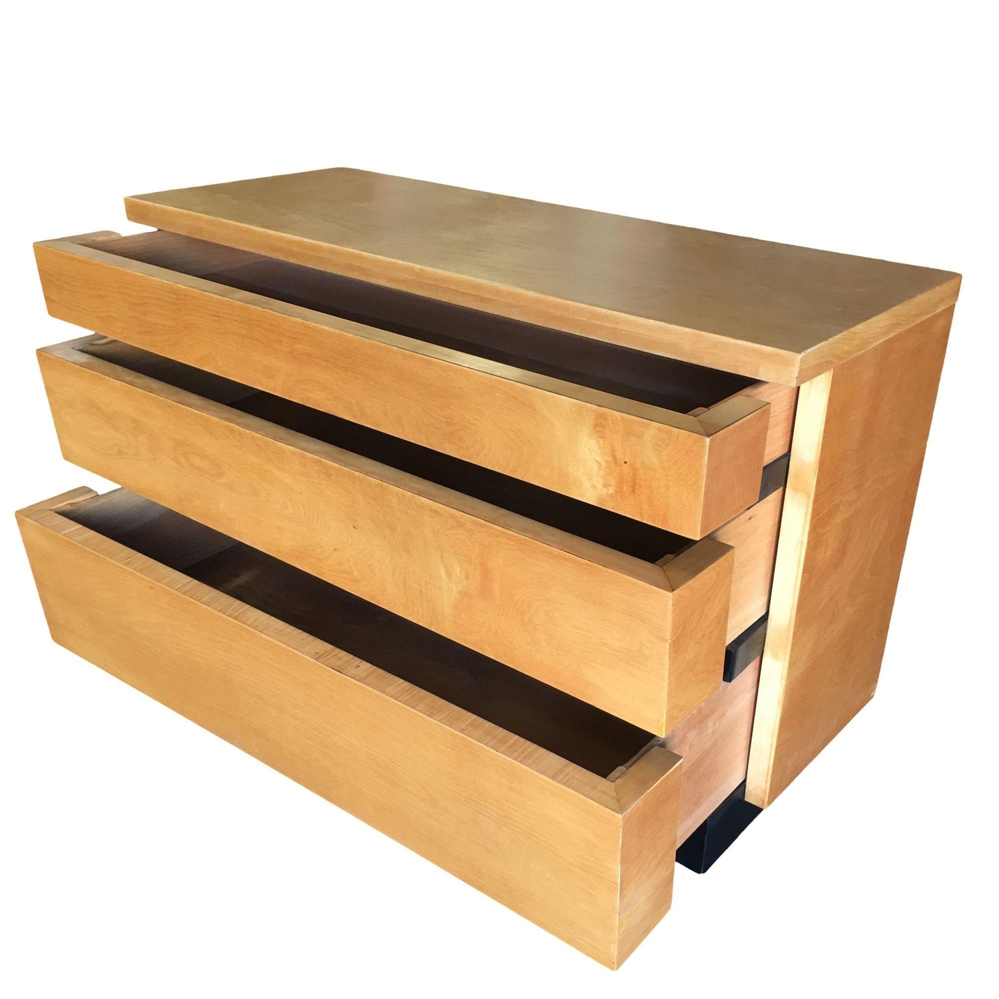 Commode basse moderne profilée d'inspiration Eliel Saarinen avec façade noire Excellent état - En vente à Van Nuys, CA