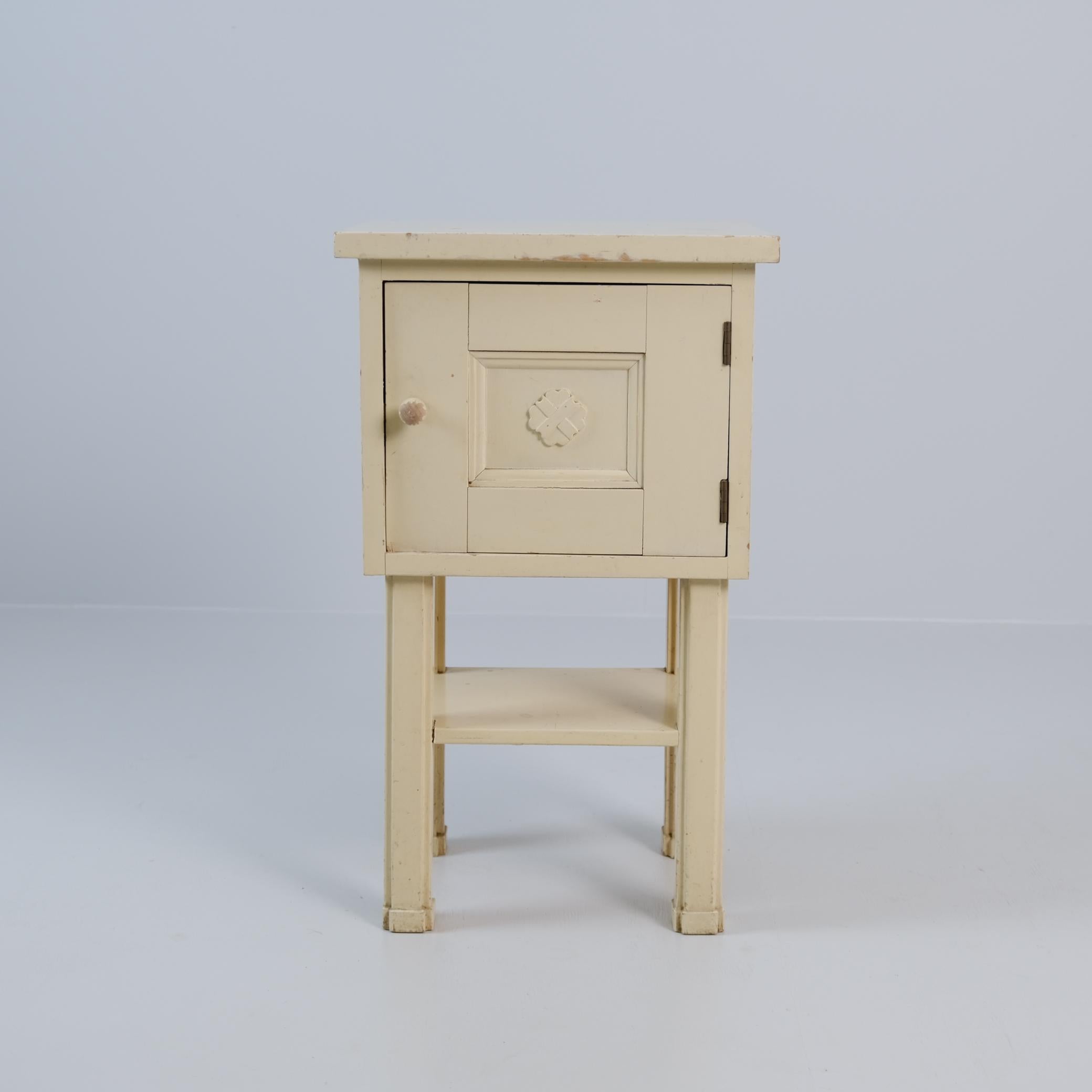 Finlandese Credenza in legno di Eliel Saarinen, Nature White, inizio XX secolo in vendita