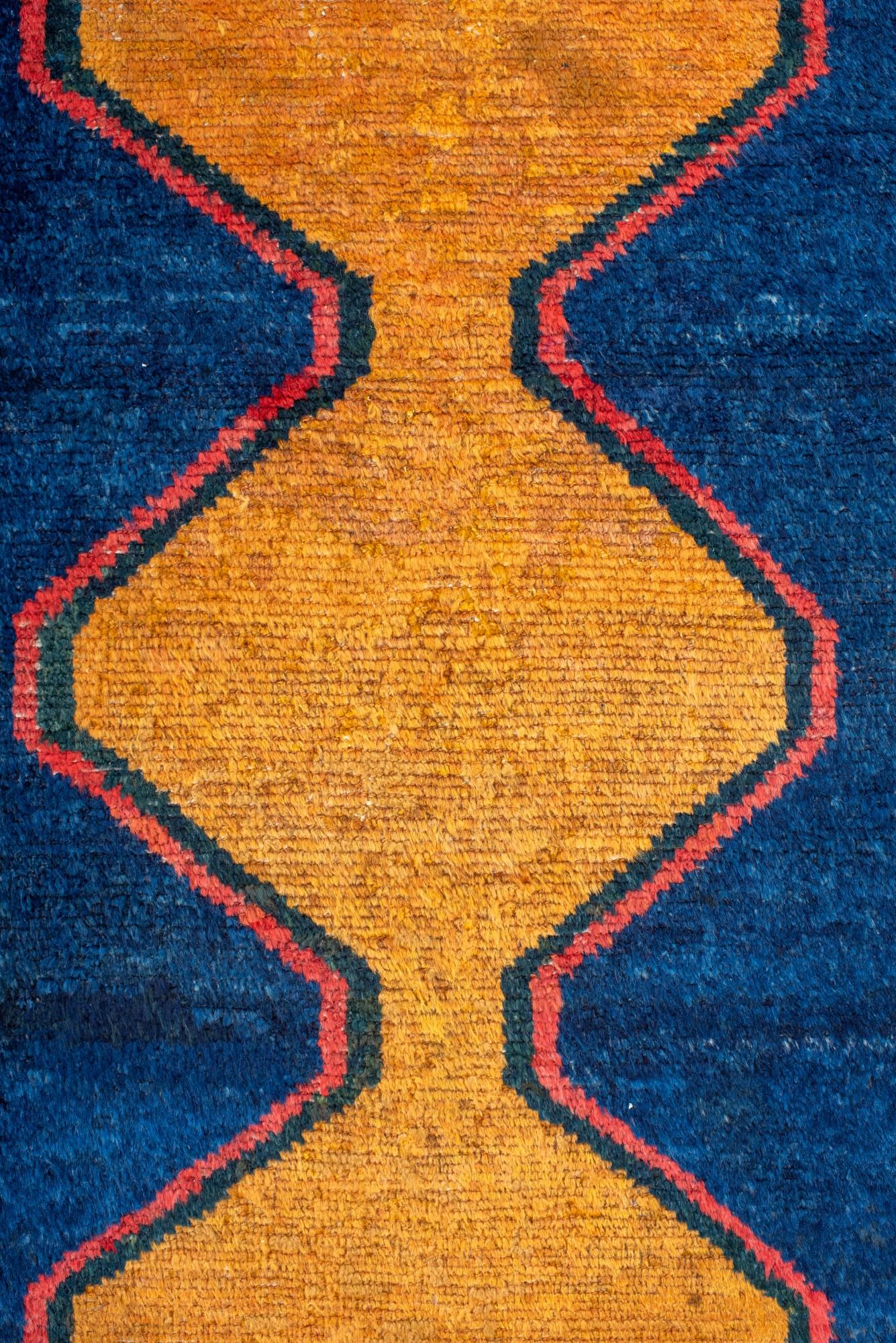 Annodato a mano Baktiary antico con campo aperto in stile deep navy in vendita