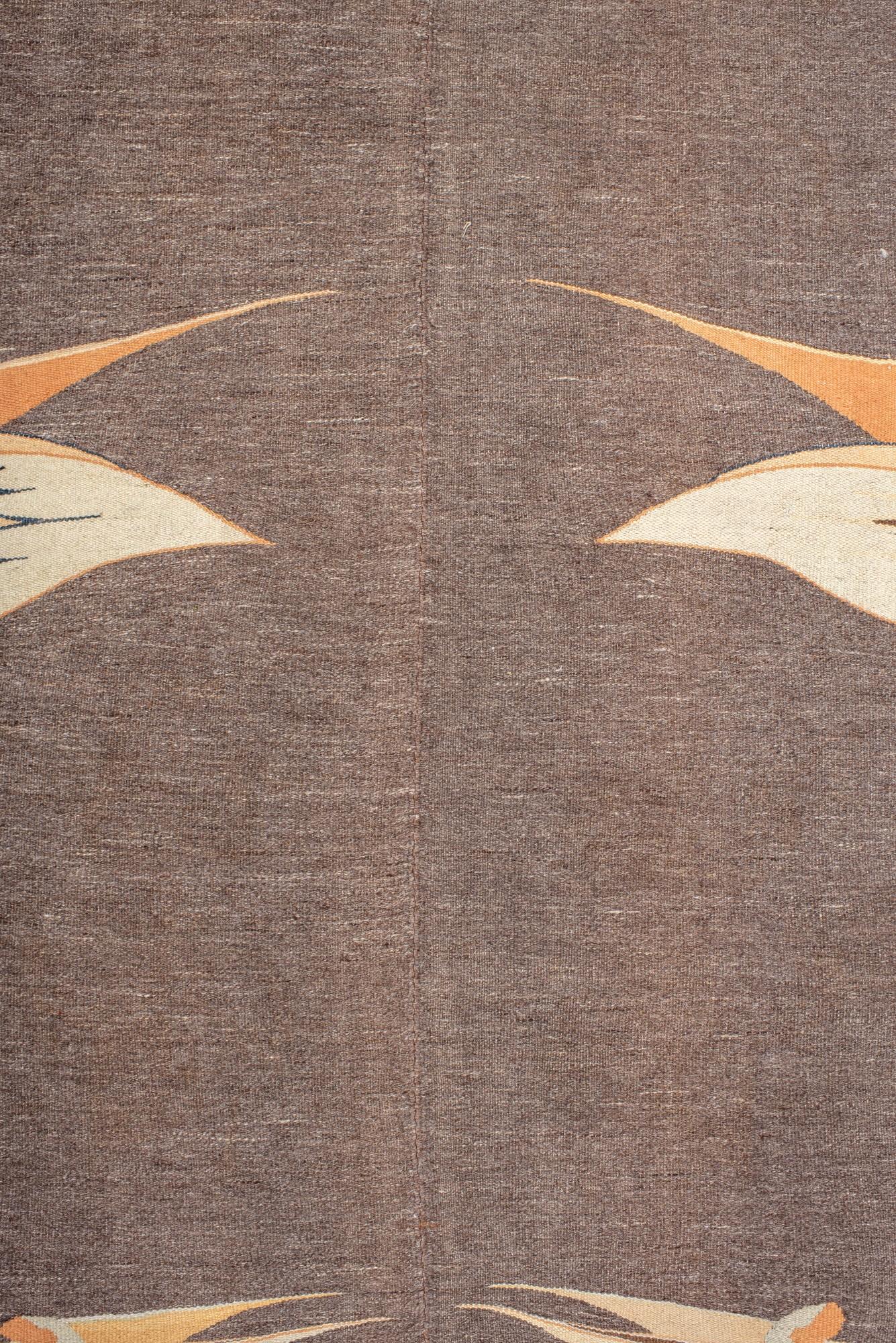 Alfombra china antigua con cautivador diseño de grulla Anudado a mano en venta