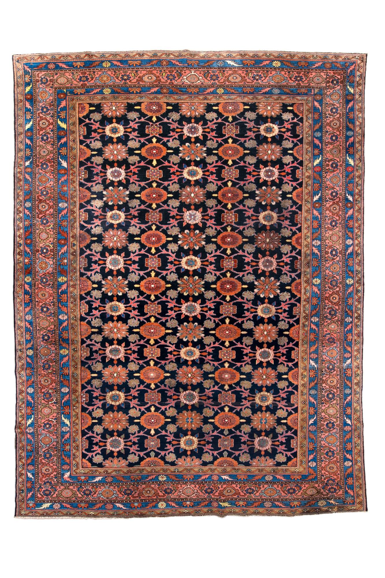 Aus dem goldenen Zeitalter des Teppichhandwerks stammt dieser außergewöhnliche antike Teppich von 1920. Mit den Maßen 10' x 13'6
