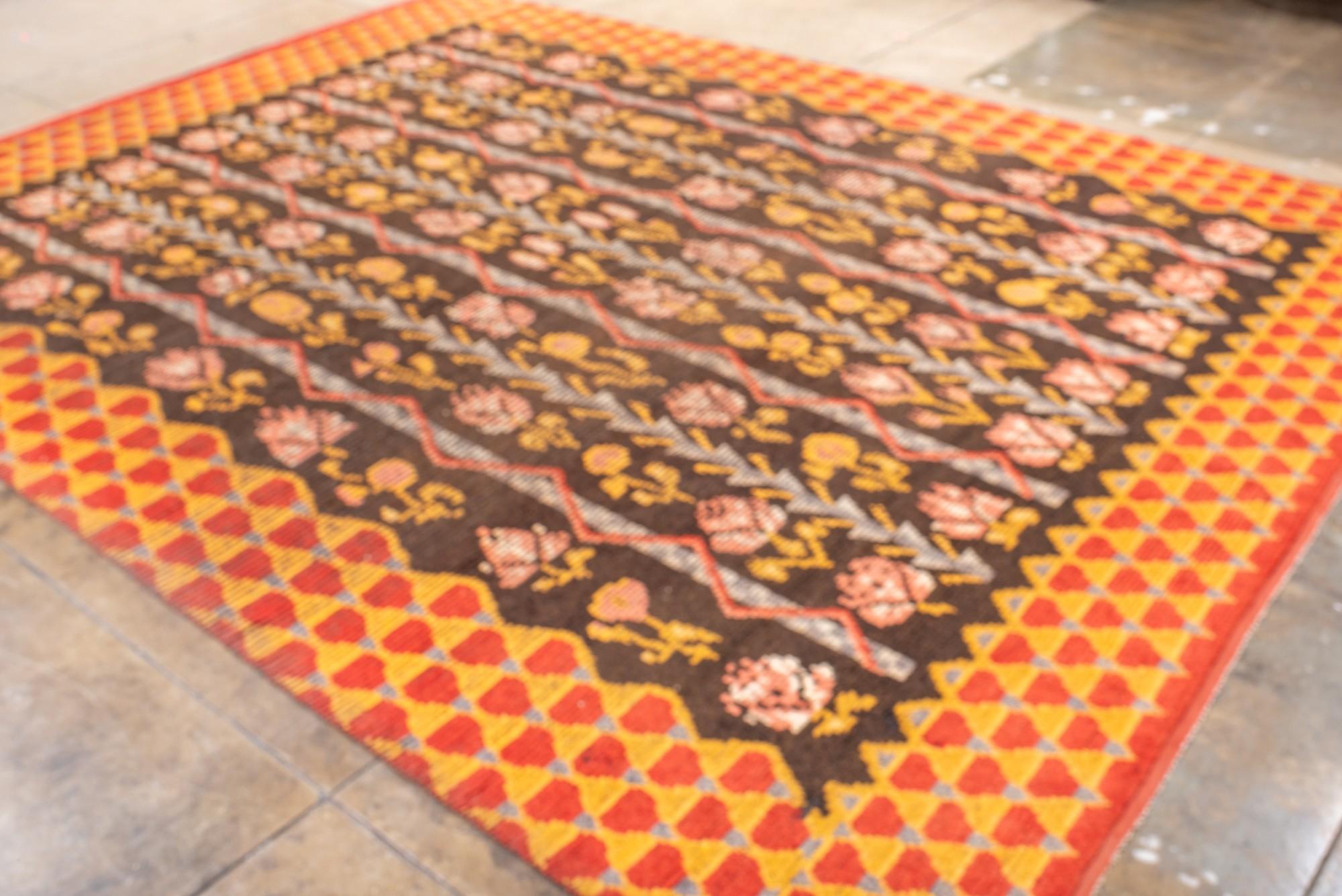 Antique Swedish Rug with a Floral Motif For Sale 3
