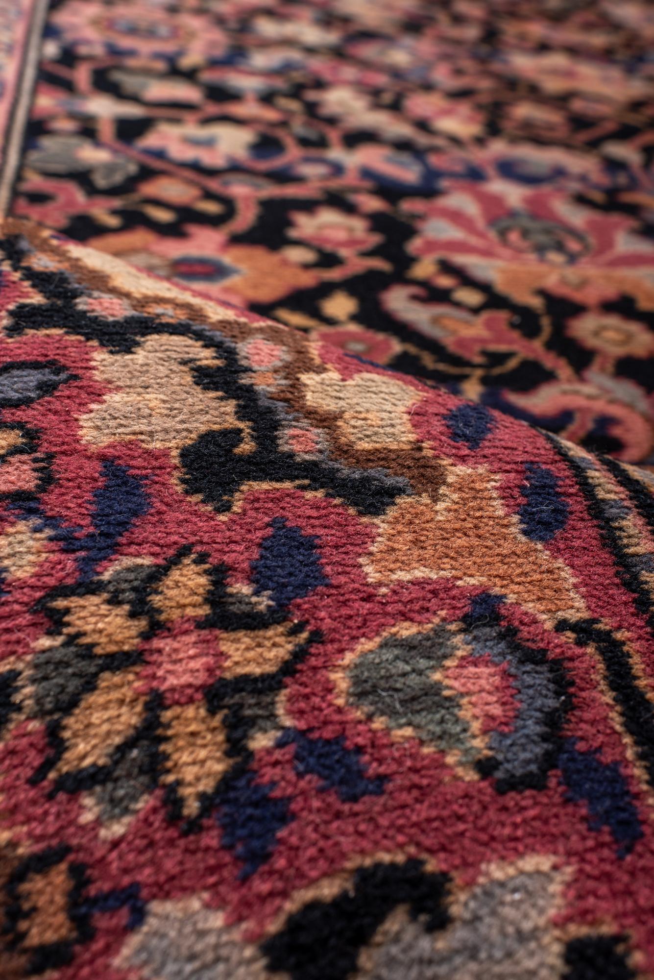 Tapis vintage indigo Laristan avec bordure rose tendre Bon état - En vente à New York, NY