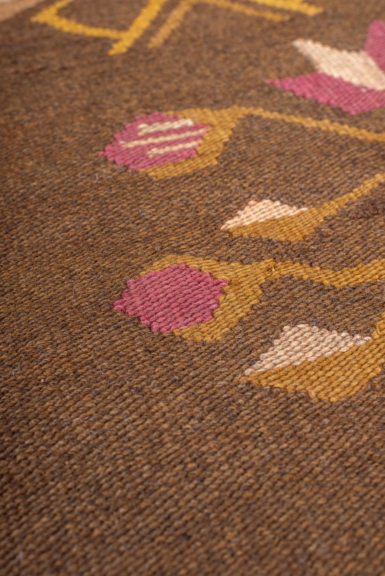 Antique Kilim with Floral Design, Circa 1900's In Good Condition For Sale In New York, NY