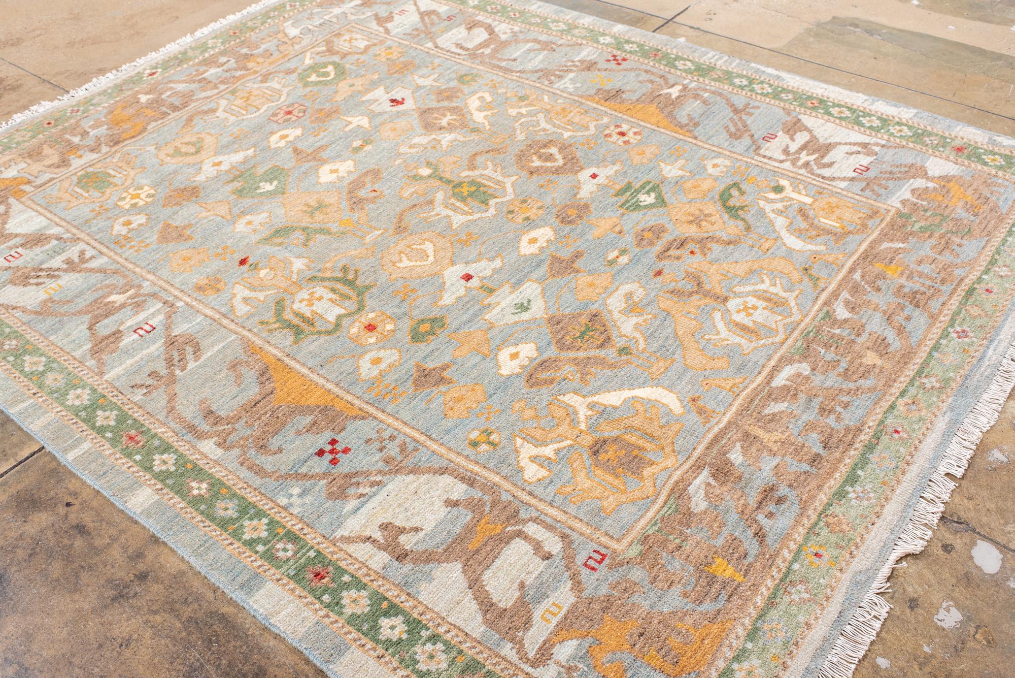 Neuer und moderner Sultanabad-Teppich mit Palmettenmuster (Wolle) im Angebot
