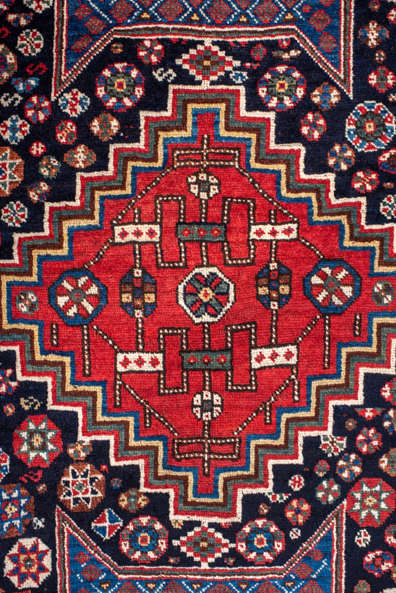 Antiker Shiraz-Teppich mit geometrischen Mustern (Handgeknüpft) im Angebot