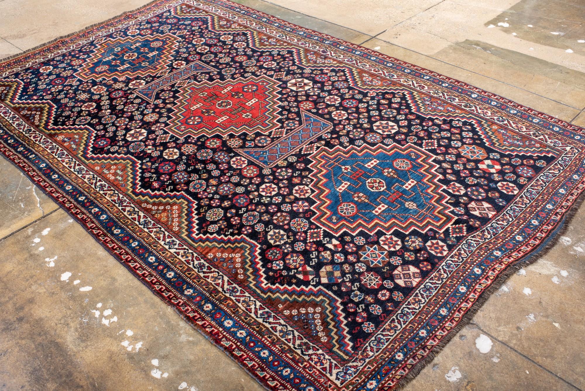 Antiker Shiraz-Teppich mit geometrischen Mustern (Wolle) im Angebot