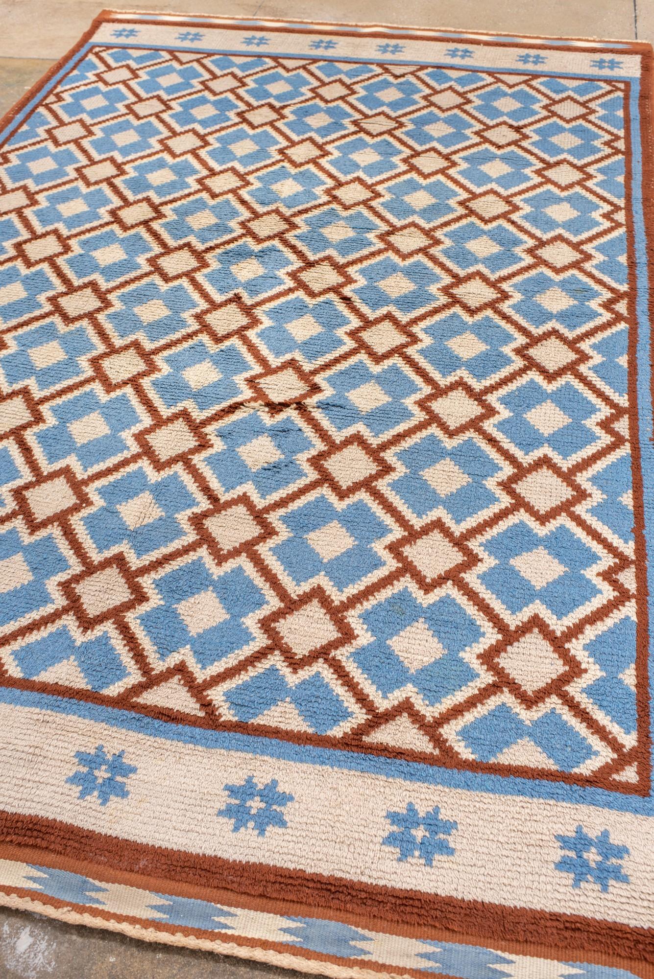 Svedese Tappeto svedese vintage con design geometrico in vendita