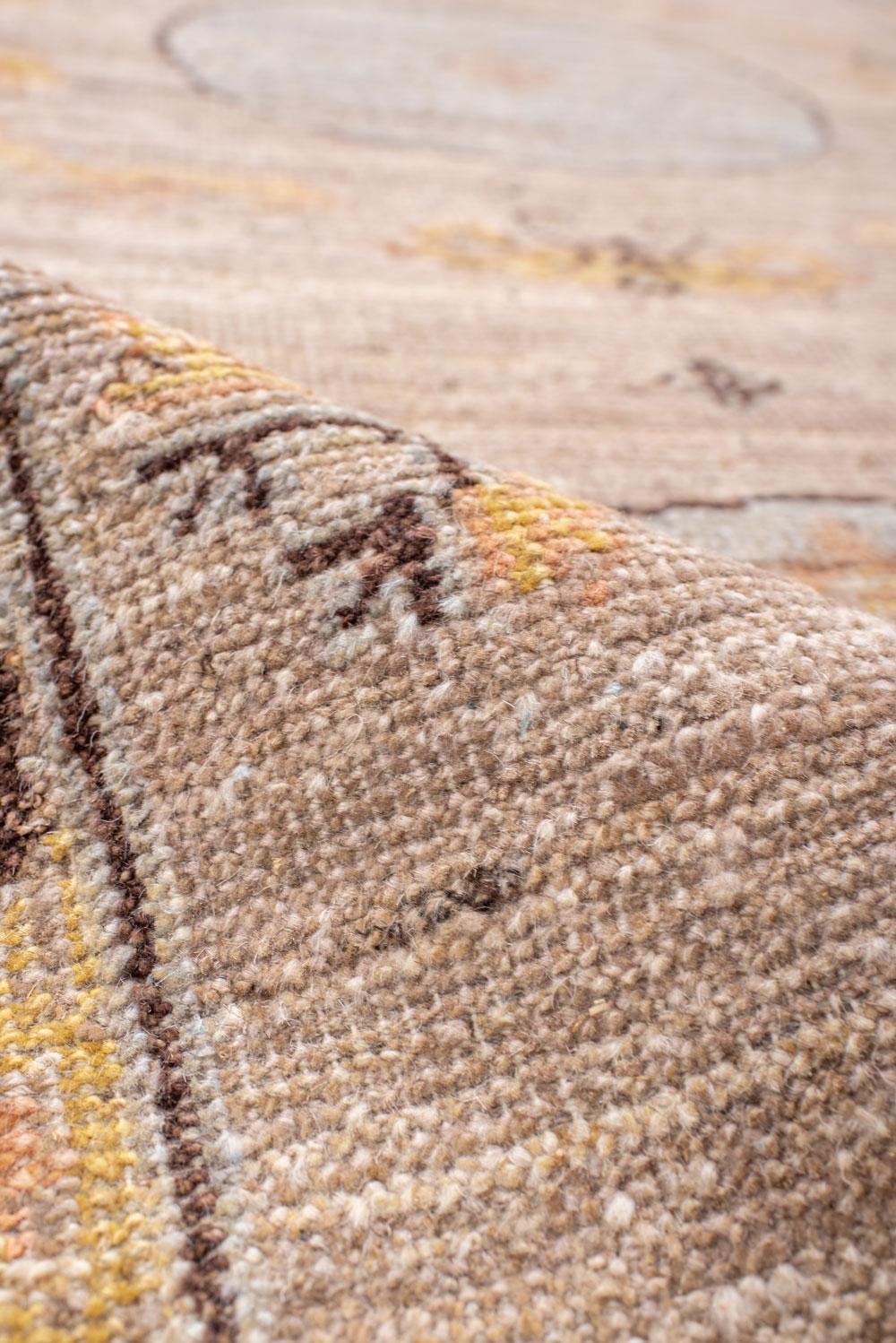 XXI secolo e contemporaneo Eliko Rugs Gallery Runner Khotan con medaglioni a cinque lune in vendita