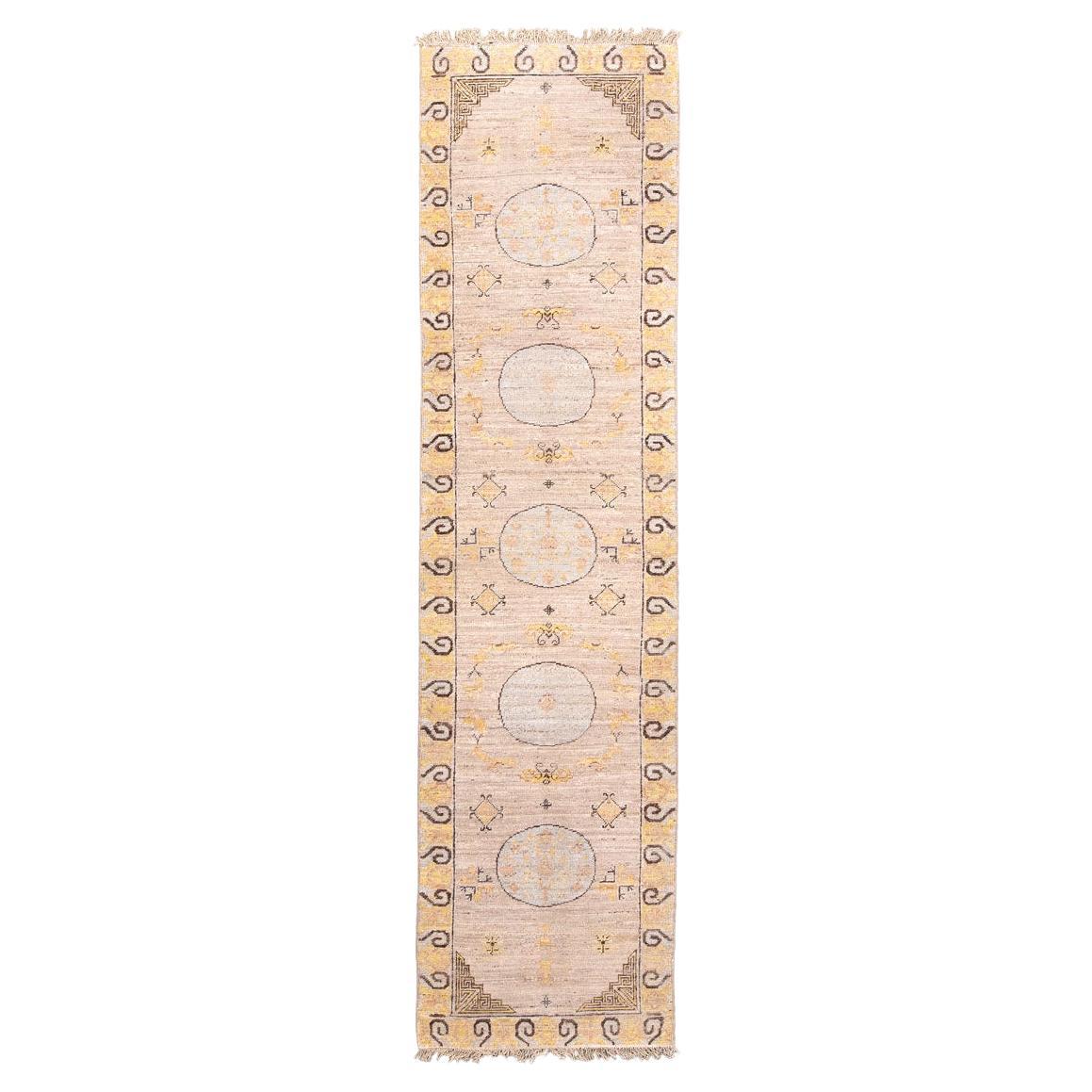 Eliko Rug Gallery Khotan-Läufer mit fünf Mondmedaillons