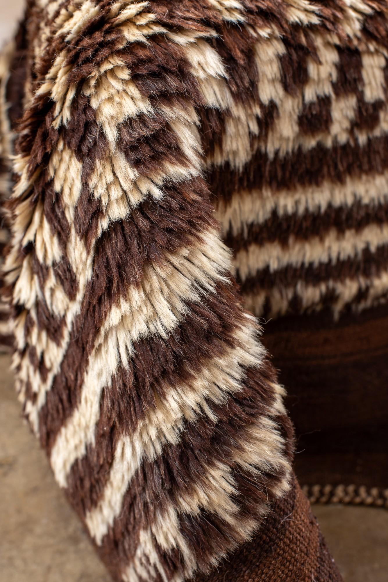 Vintage Brown Checkerboard Rug In Good Condition For Sale In New York, NY