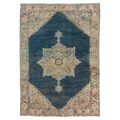 Tapis Eliko de David Ariel Antique Heriz, Teal Subfield, médaillon central