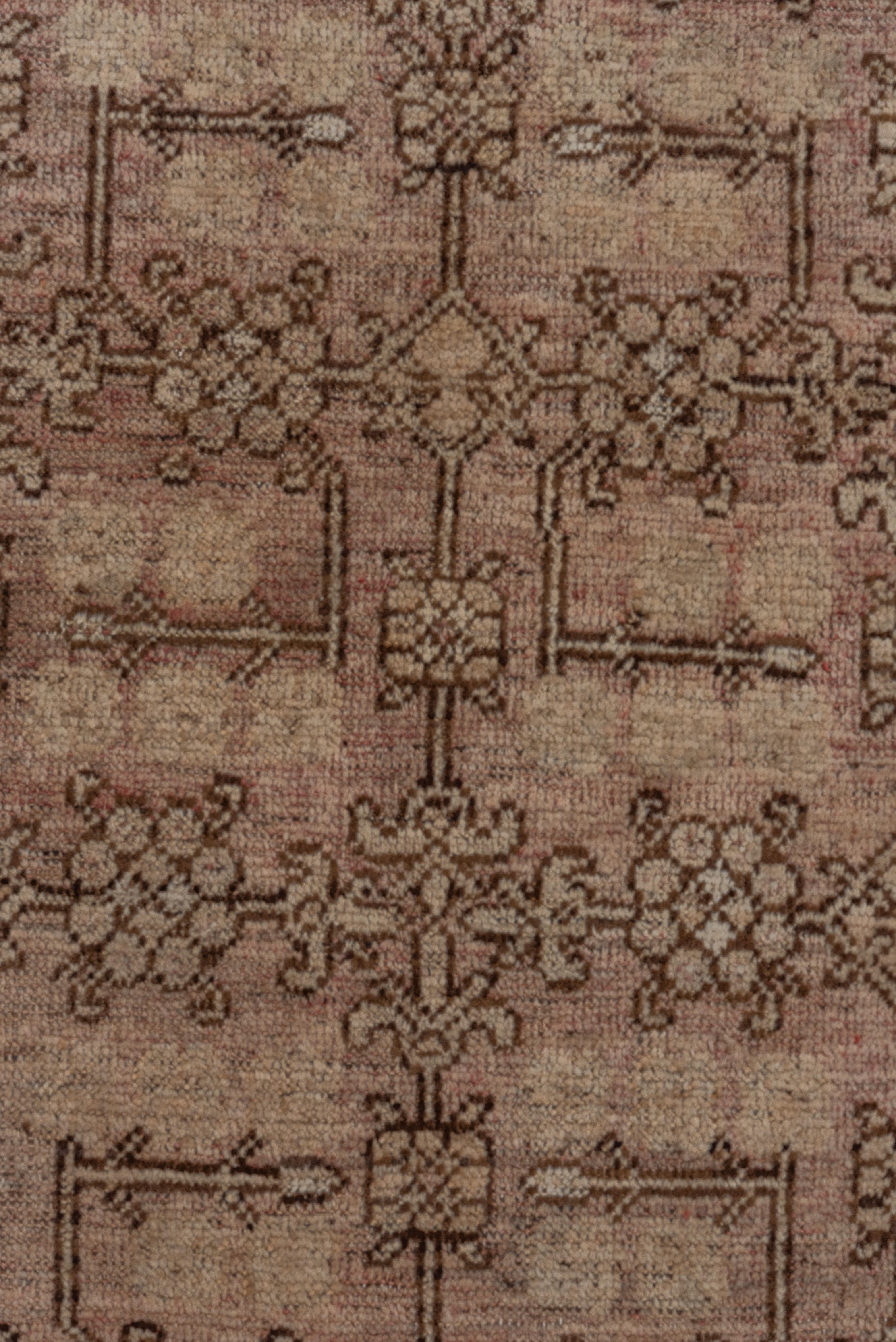 Annodato a mano Tappeto Eliko Rugs by David Ariel Tappeto Khotan neutro antico, campo di melograni alllover in vendita