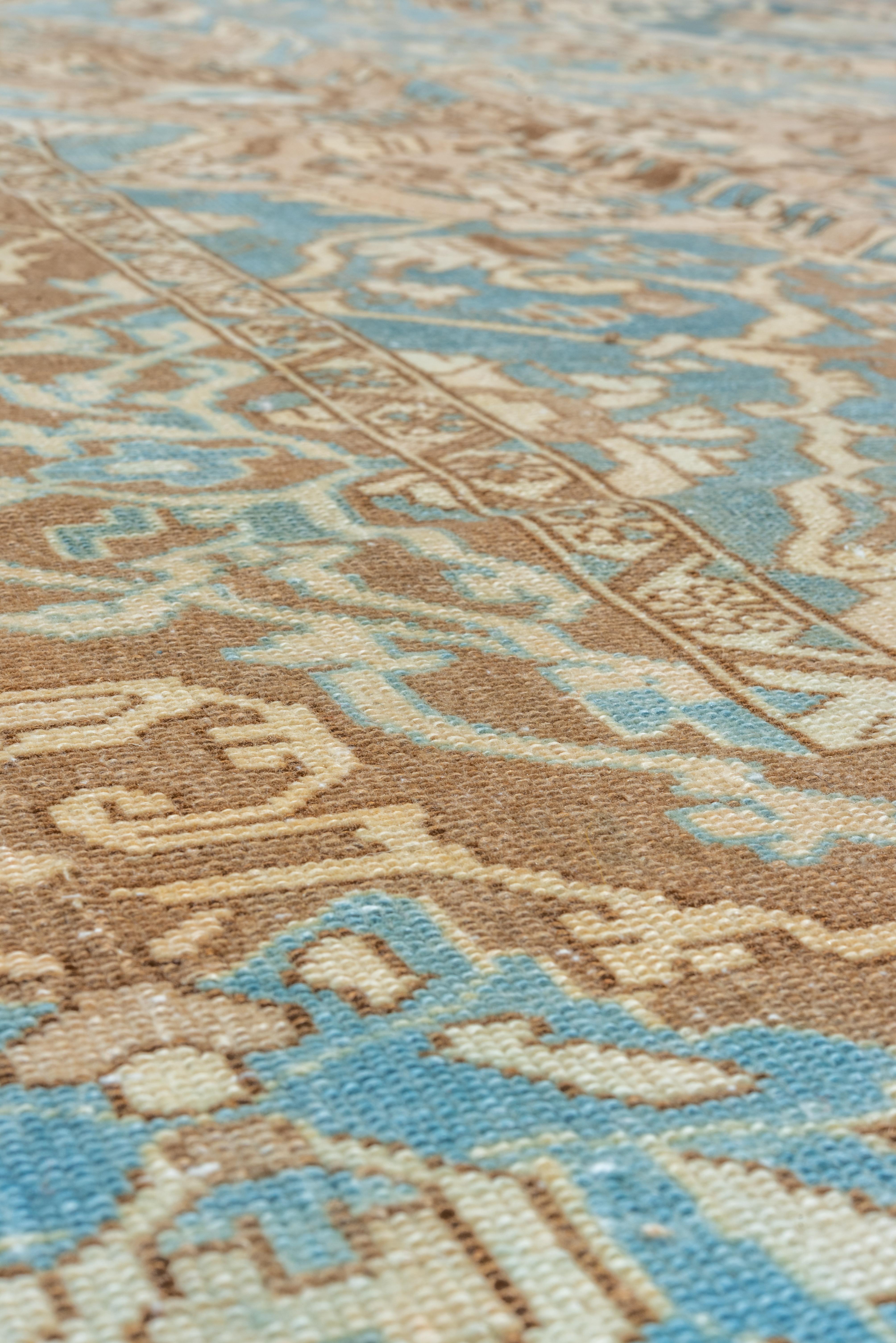 Tapis persan ancien Bakhtiari Eliko de David Ariel avec motifs bleus et bruns en vente 1