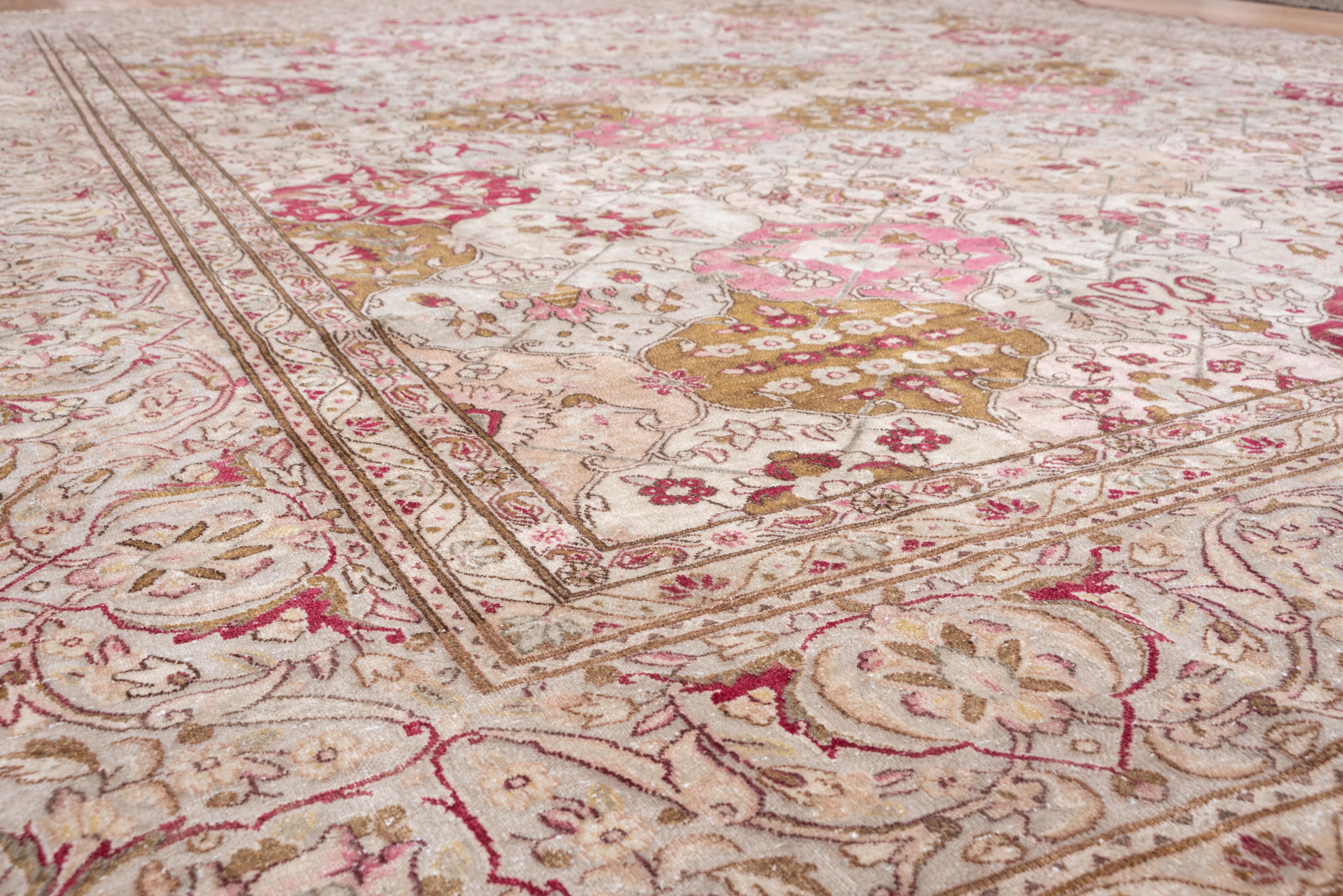Tapis persan ancien Kerman Eliko par David Ariel aux tons colorés en vente 1