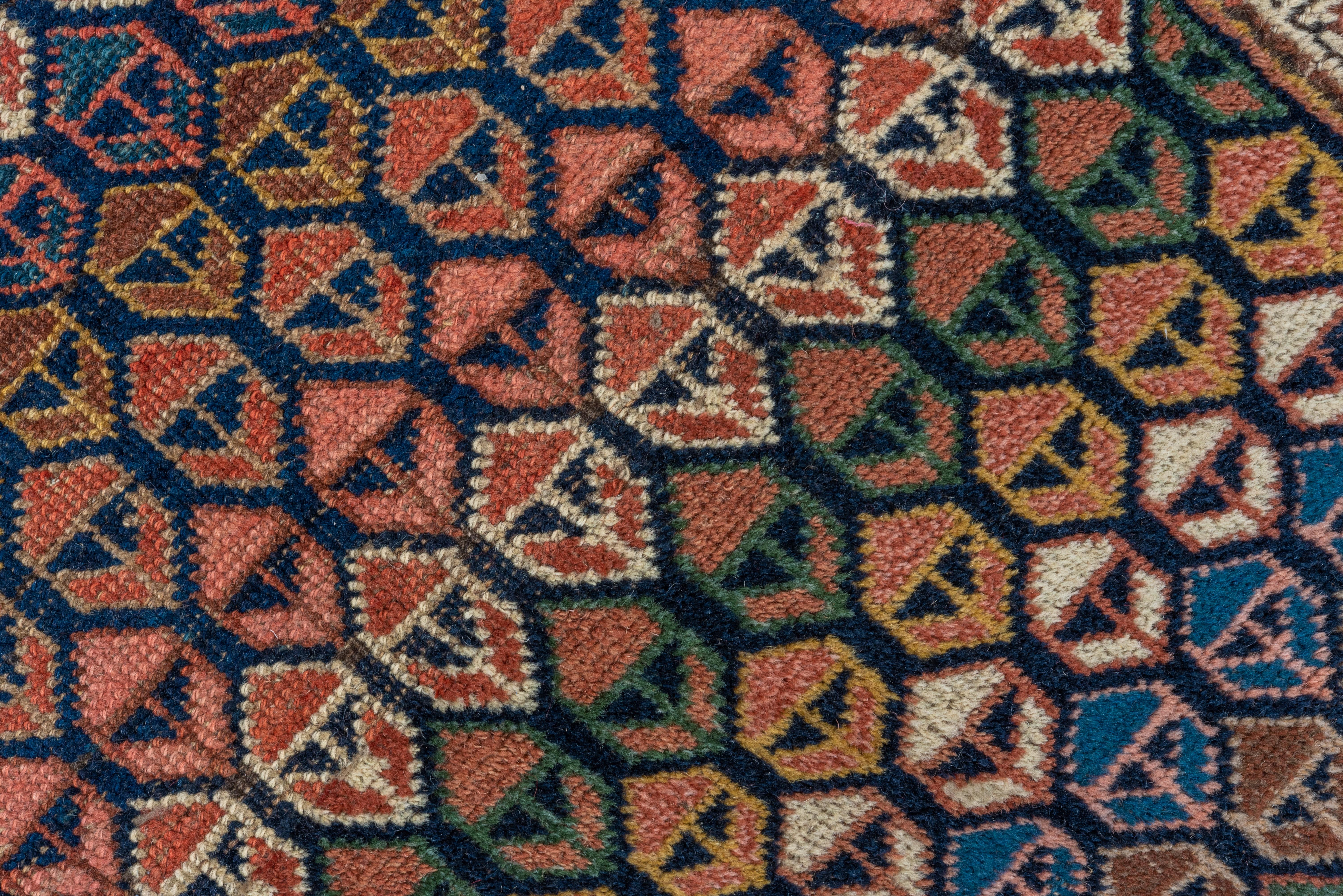 Noué à la main Eliko RUgs par David Ariel - Magnifique tapis de couloir Bidjar ancien aux couleurs vives en vente