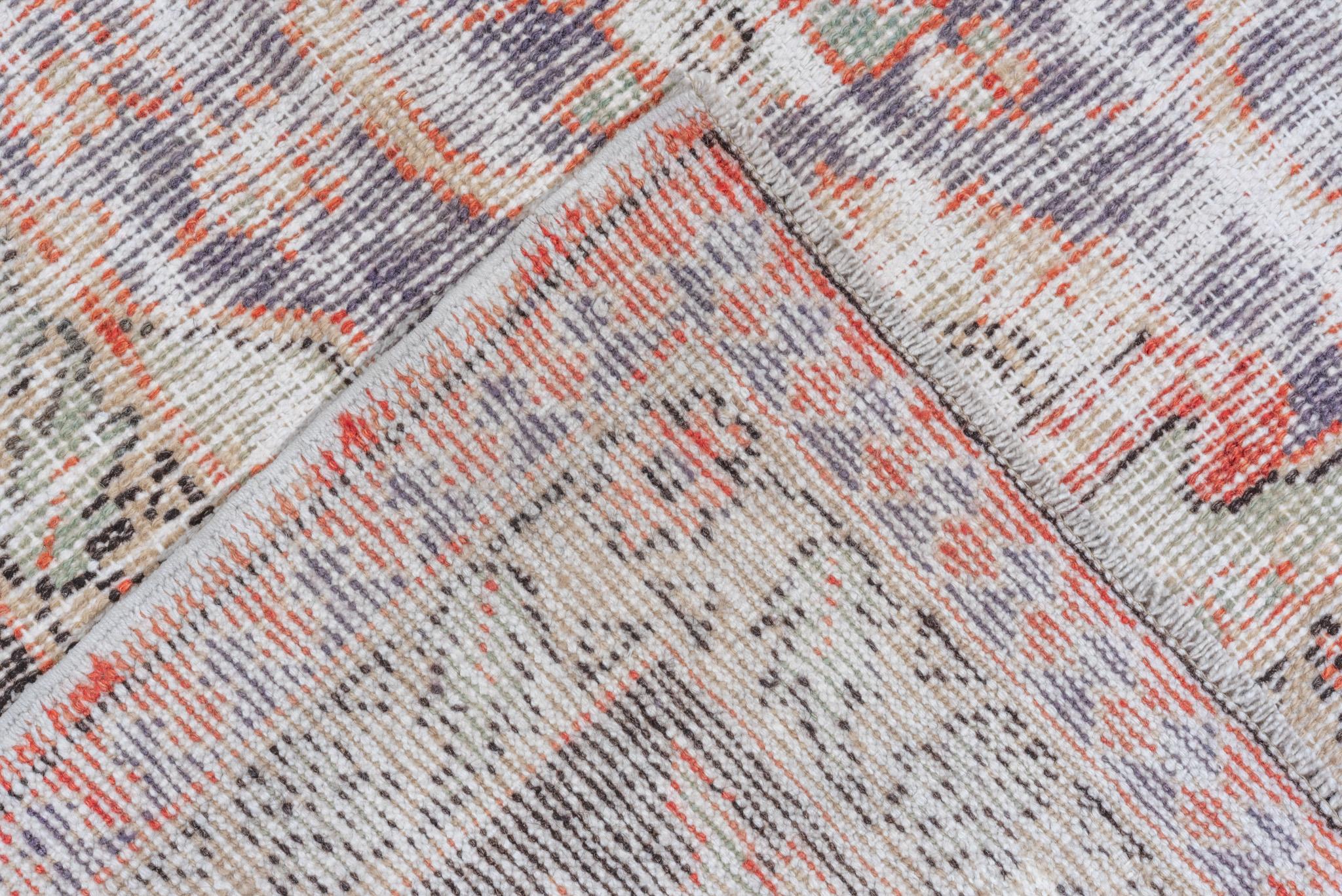 Eliko Rugs by David Ariel Shabby Chic Türkischer Oushak Teppich, CIRCA 1940s im Angebot 1