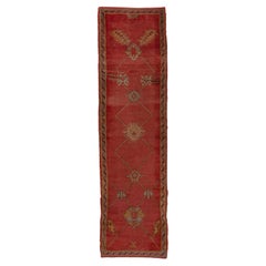 Eliko Rugs by David David Unusual Antique Turkish Oushak Runner, Red Field (Tapis de course turc ancien)