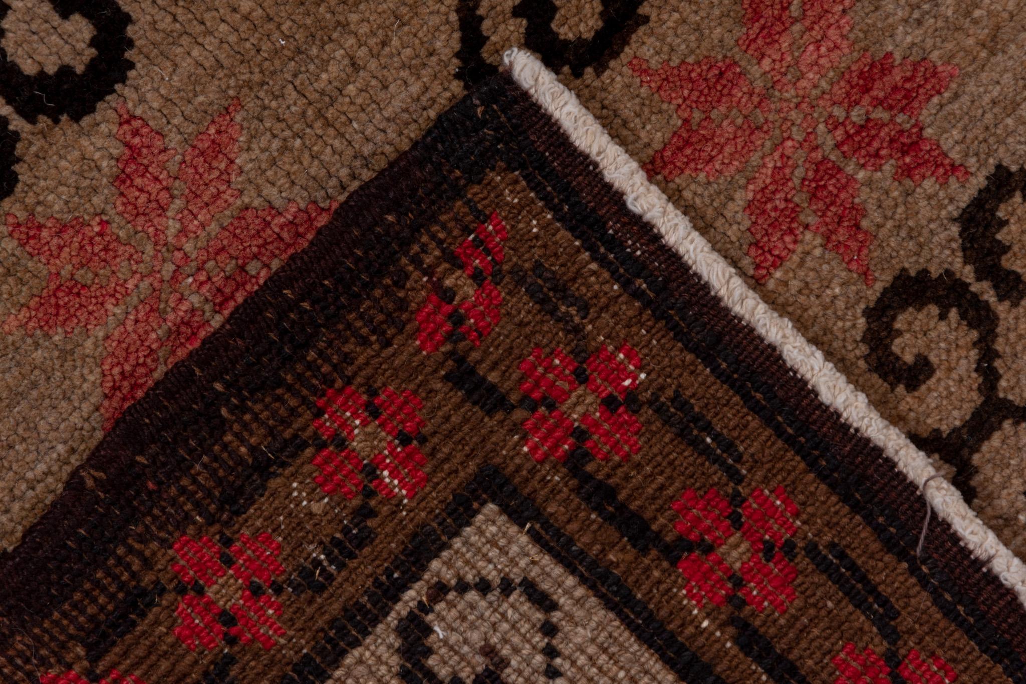 Eliko Rugs By David Ariel Türkischer Kars-Teppich, Brown Palette (Mitte des 20. Jahrhunderts) im Angebot