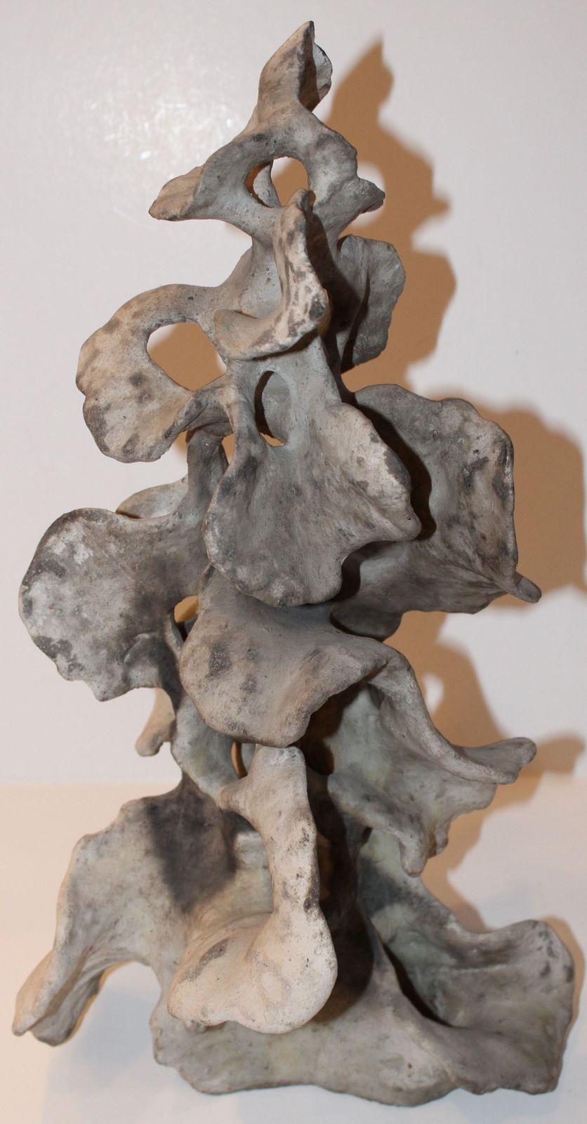 Après la pluie. 2009, usure de la pierre, 50x31x26 cm - Abstrait Sculpture par Elina Titane 