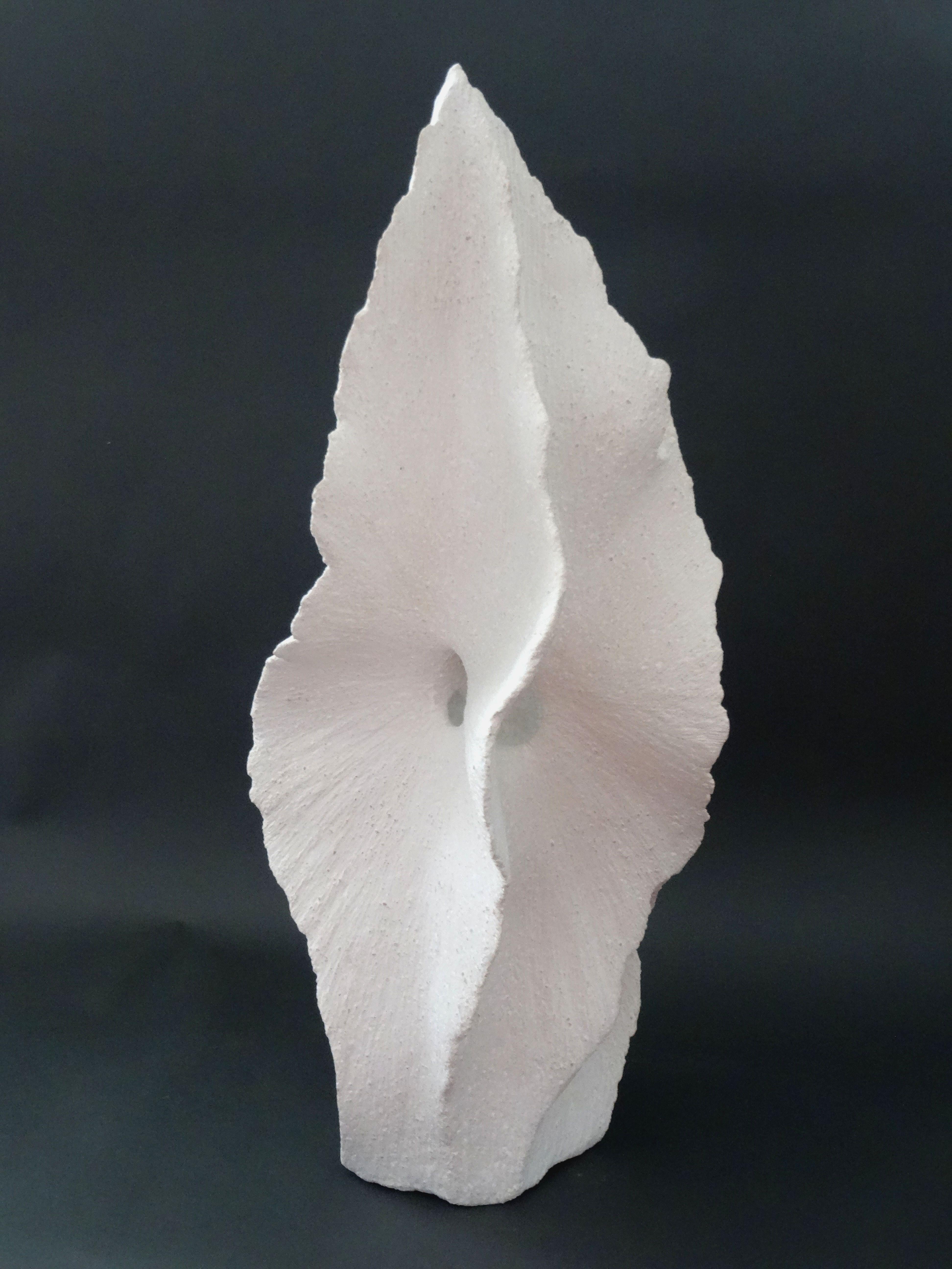 Arise. Stone mass, porcelain, h 57 cm; W 21 cm; D 25 cm - Sculpture by Elina Titane 