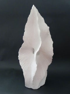 Arise. Stone mass, porcelain, h 57 cm; W 21 cm; D 25 cm
