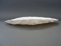 Plato decorativo de porcelana "Interacción" alto 3 cm; ancho 26 cm; fondo 13, 5 cm