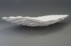 Piatto decorativo "Interaction" in porcellana h 5 cm; l 35 cm; p 21 cm