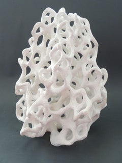 Infinity loops. Ceramics and porcelain, h 35 cm; W 27 cm; D 25 cm