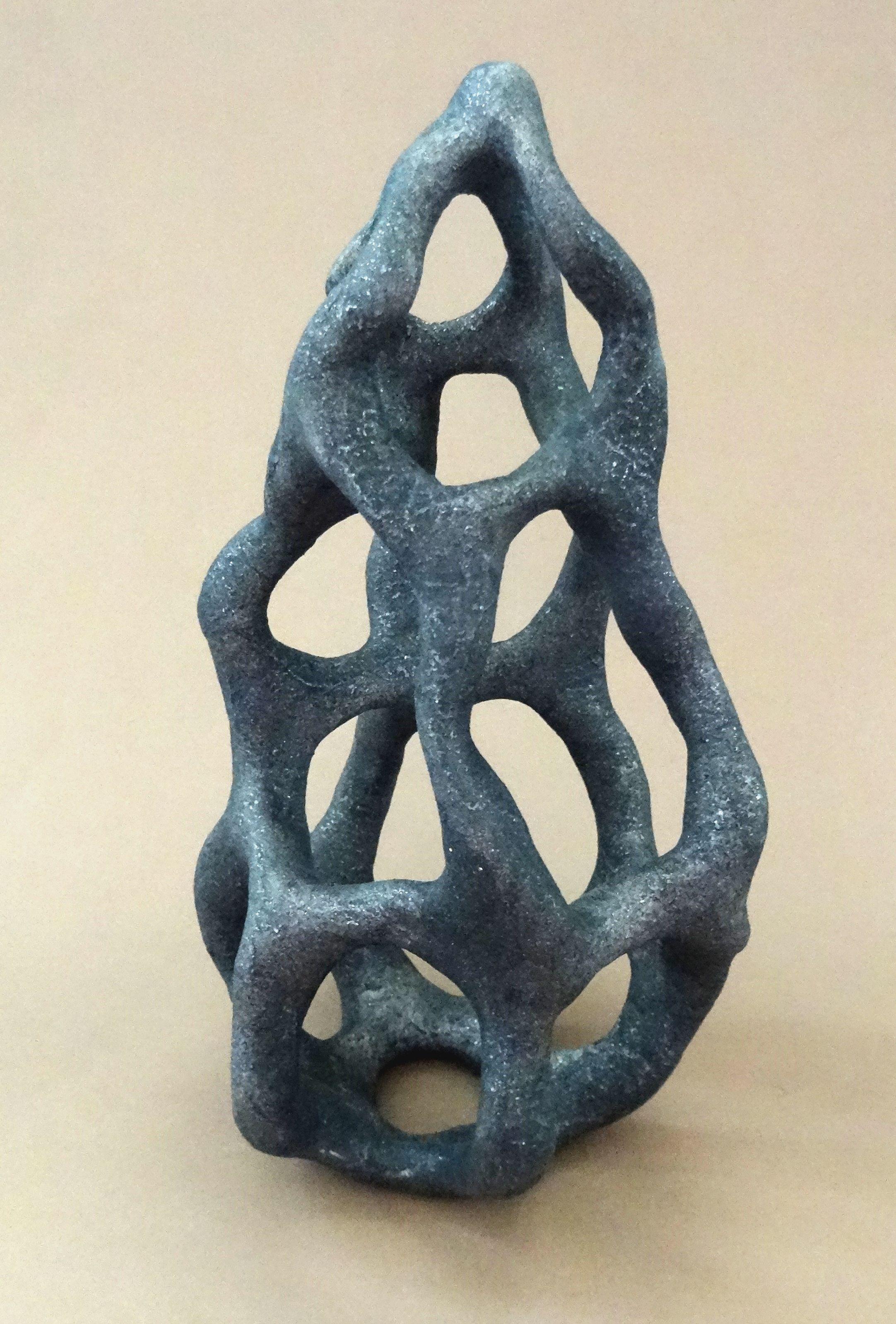 Infinity loops. Stone mass h 21 cm; w 11 cm; d 11 cm - Sculpture by Elina Titane 