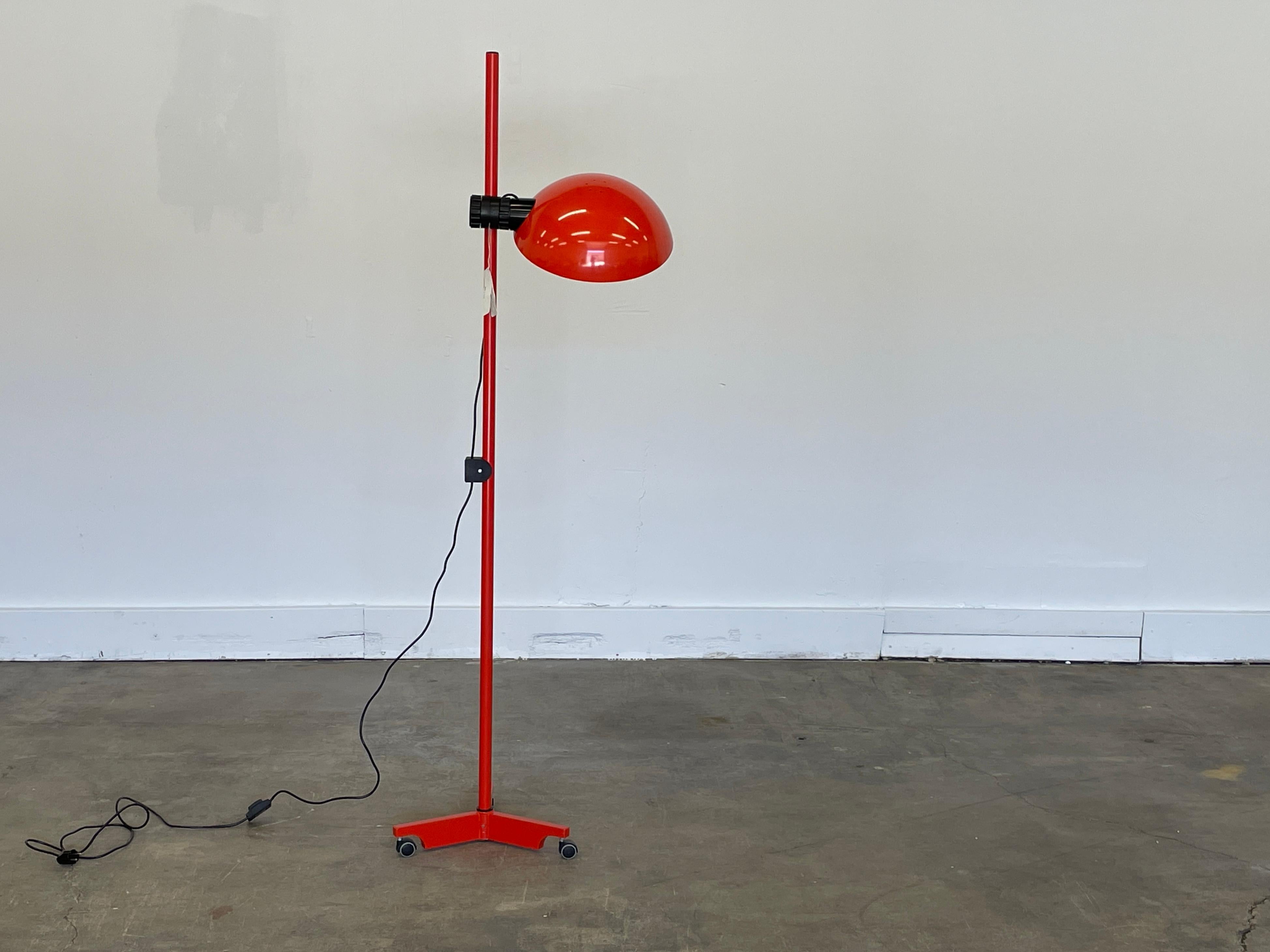 Enameled Elio Martinelli adjustable Floor Lamp for Martinelli Luce, Italy, 1970s For Sale