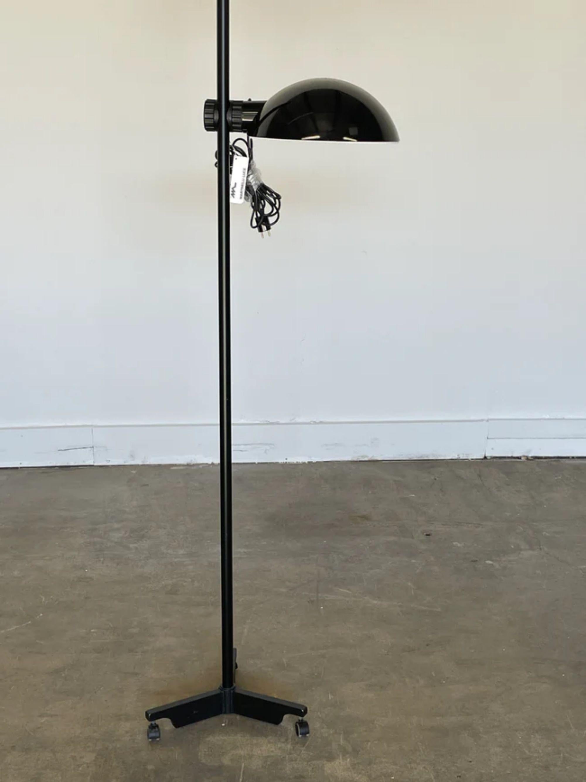 Elio Martinelli rare adjustable black floor lamp for Martinelli Luce, Italy, 1970s

Additional Information:
Materials: Enameled steel, aluminum, plastic
Condition: Very good vintage condition. May show some slight surface scratches. Tested and