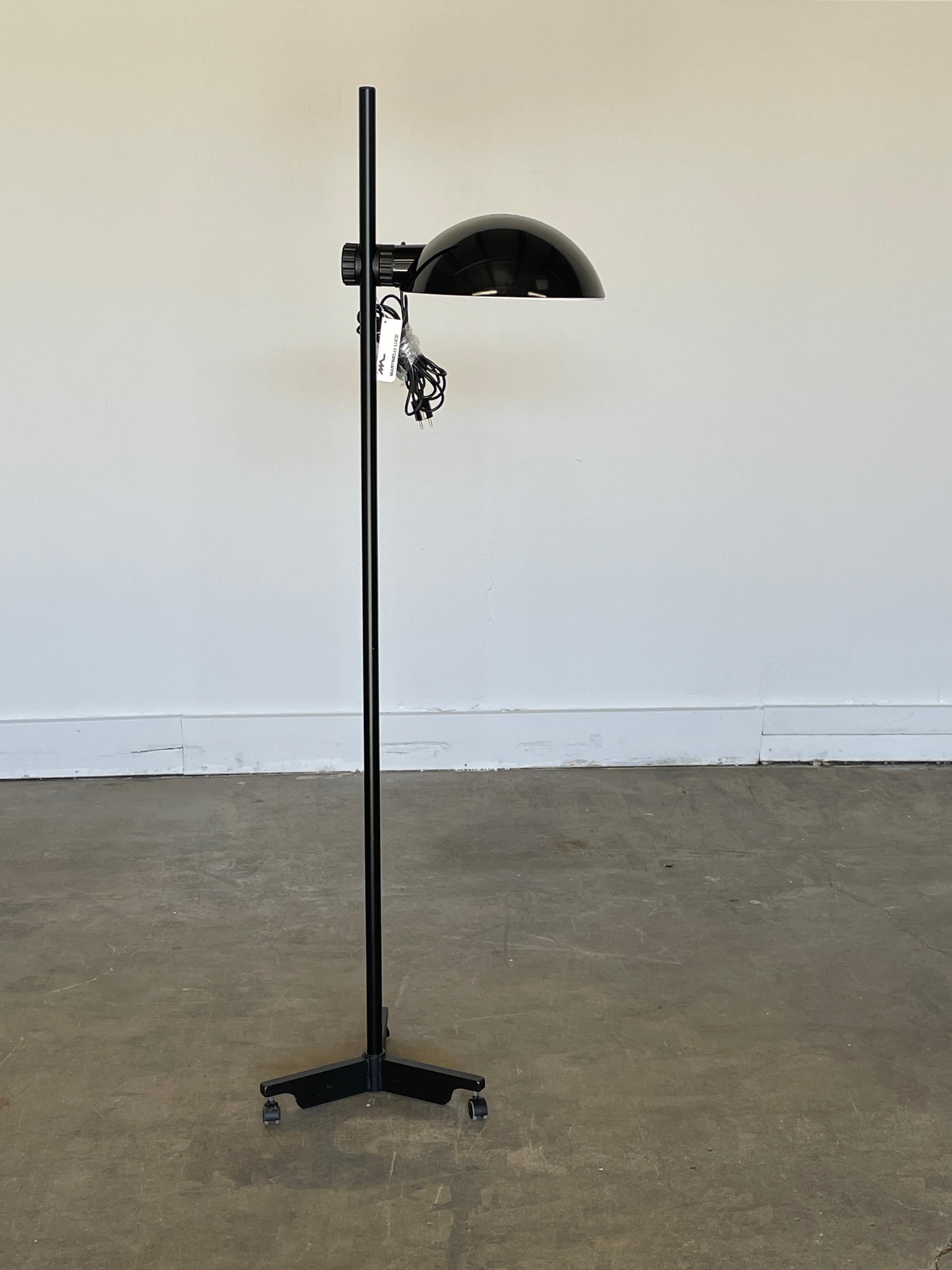 Mid-Century Modern Elio Martinelli Adjustable Floor Lamp in Black for Martinelli Luce, Italy, 1970s For Sale