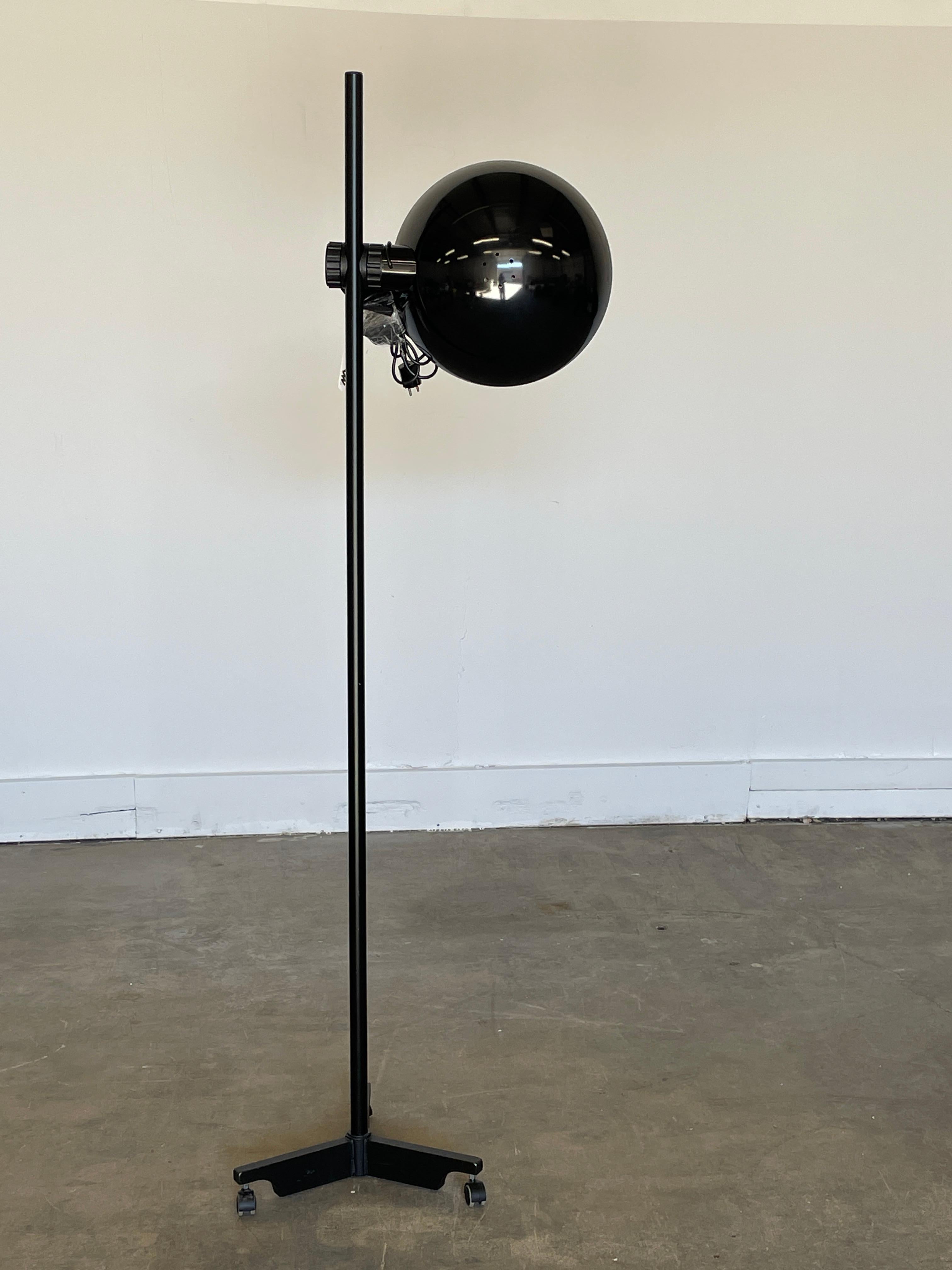 Italian Elio Martinelli Adjustable Floor Lamp in Black for Martinelli Luce, Italy, 1970s For Sale