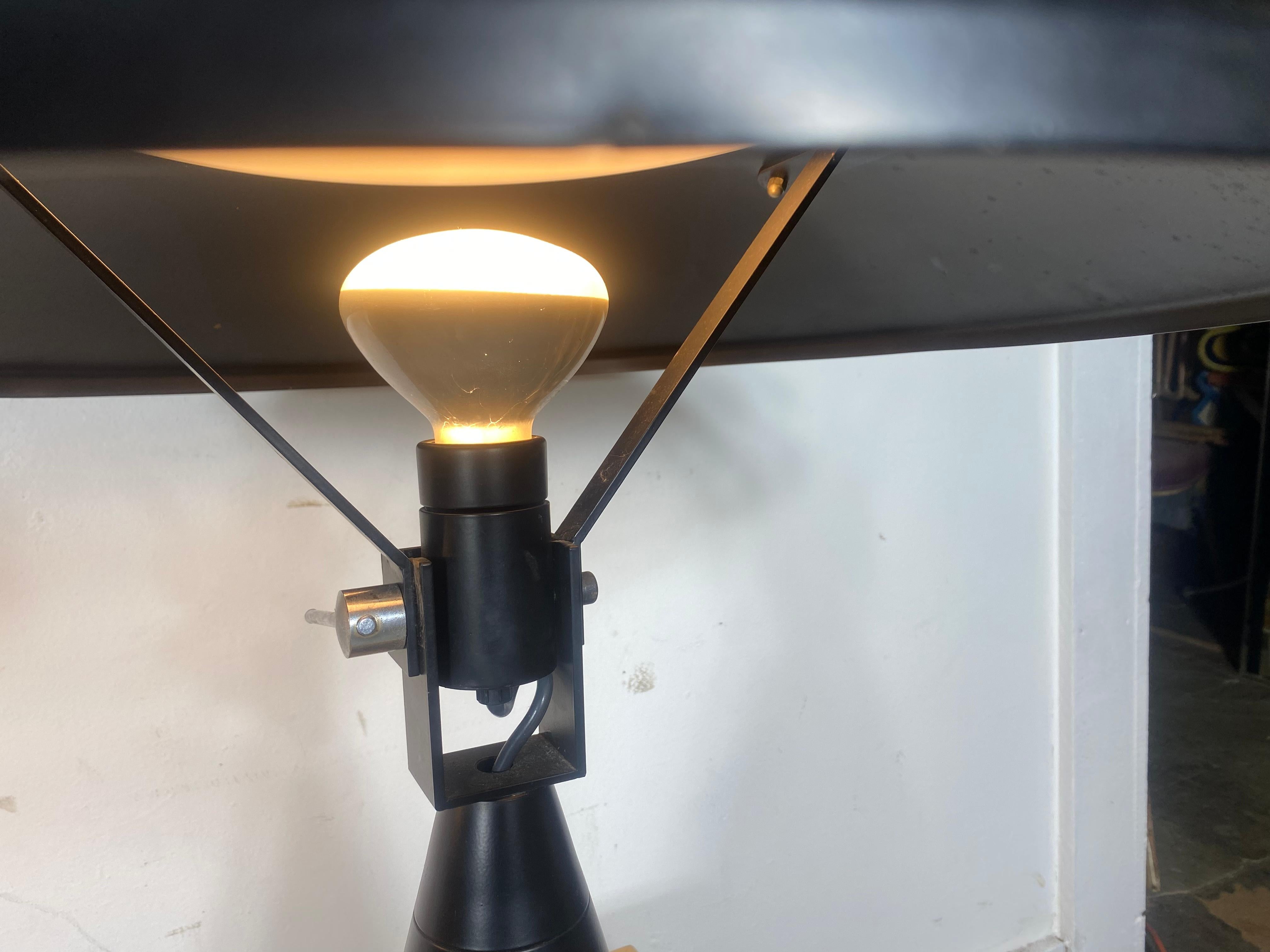Elio Martinelli Black 'Radar' Table Lamp for Martinelli Luce, Classic 1970s  For Sale 3