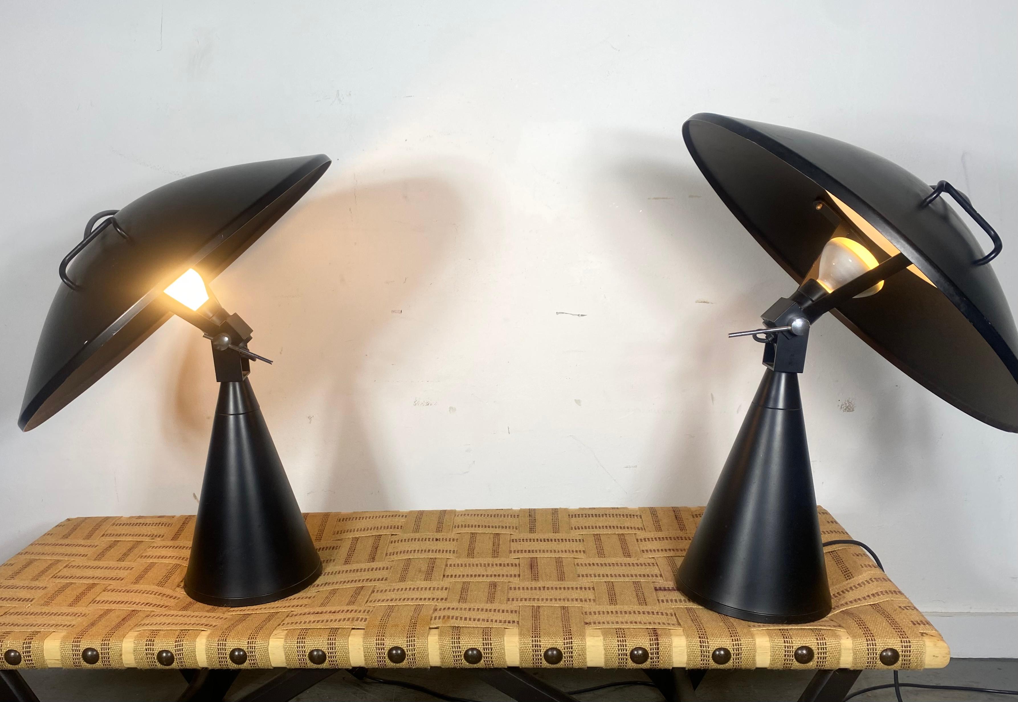 Elio Martinelli Black 'Radar' Table Lamp for Martinelli Luce, Classic 1970s  For Sale 4