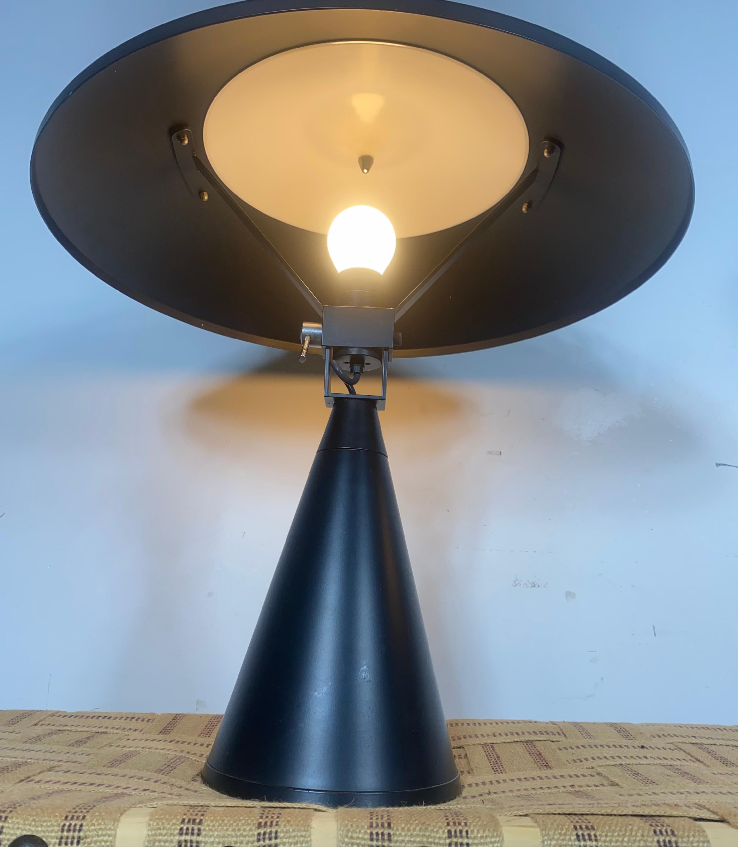 Elio Martinelli Black 'Radar' Table Lamp for Martinelli Luce, Classic 1970s  For Sale 6