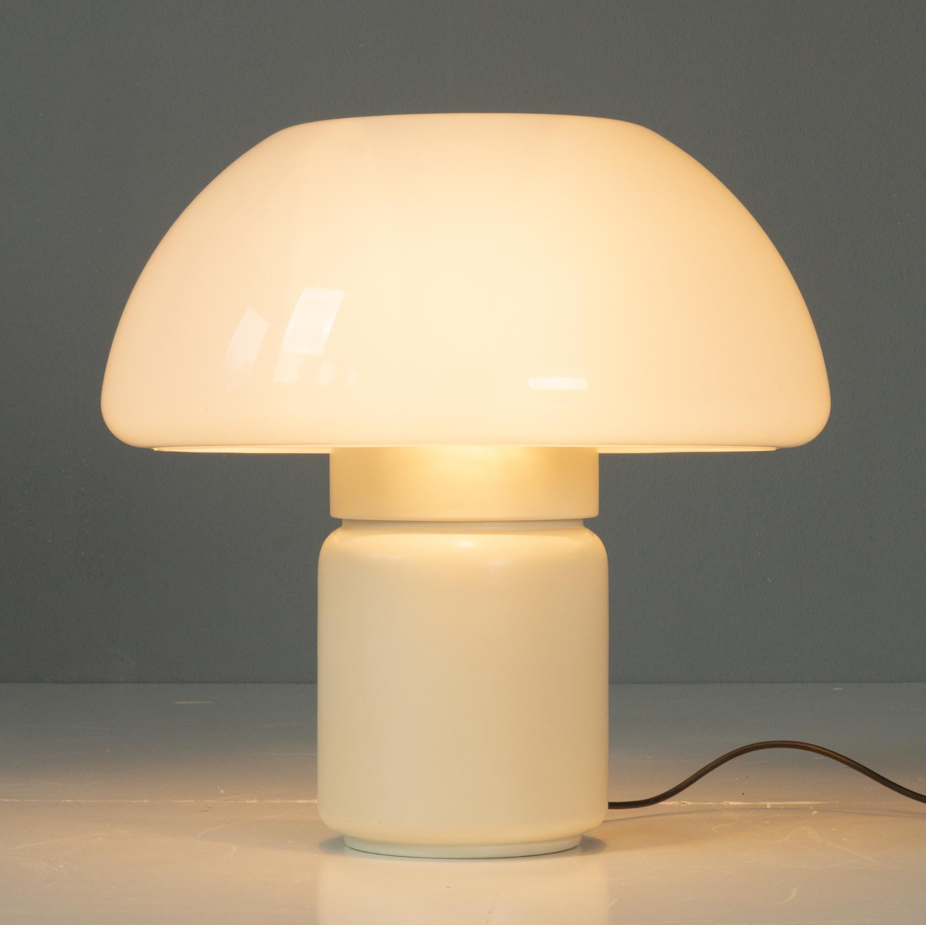 Elio Martinelli for Martinelli Luce Model 625, large space age mushroom lamp.

 Elio Martinelli is one of the famous designers of Martinelli luce. This is the model 625 and is a very large version of a mushroom shaped lamp. The general condition