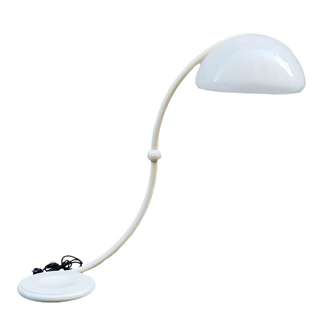 Iconic and beautiful floor lamp with a round and revolving shape Mod. Serpente, Designer Elio Martinelli for Martinelli Luce - Italy 1960
Very heavy lacquered metal base and white methylacrylate shade.
In very good condition