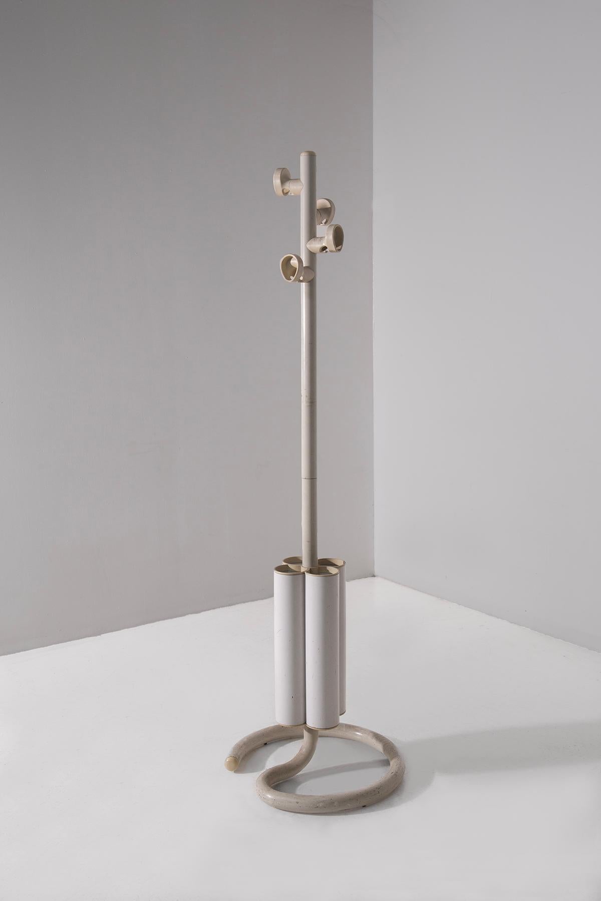 Elio Martinelli Italian space age coat rack mod. COBRA In condizioni buone in vendita a Milano, IT