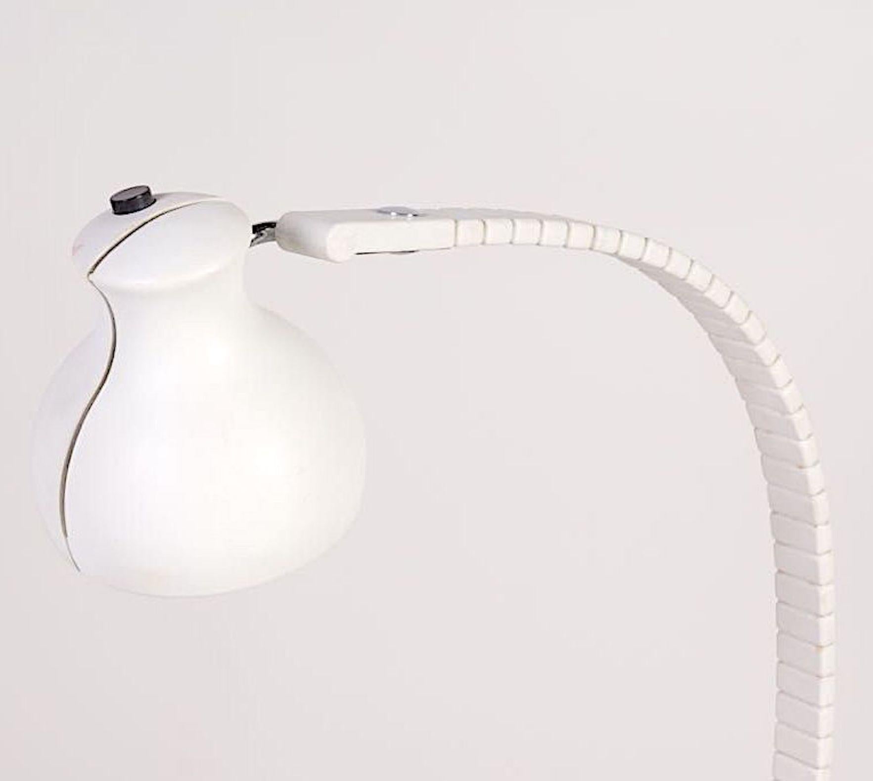 Postmoderne Elios Martinelli, Martinelli Luce Lampe de bureau flexible Cobra Vertebra Modèle 659 en vente