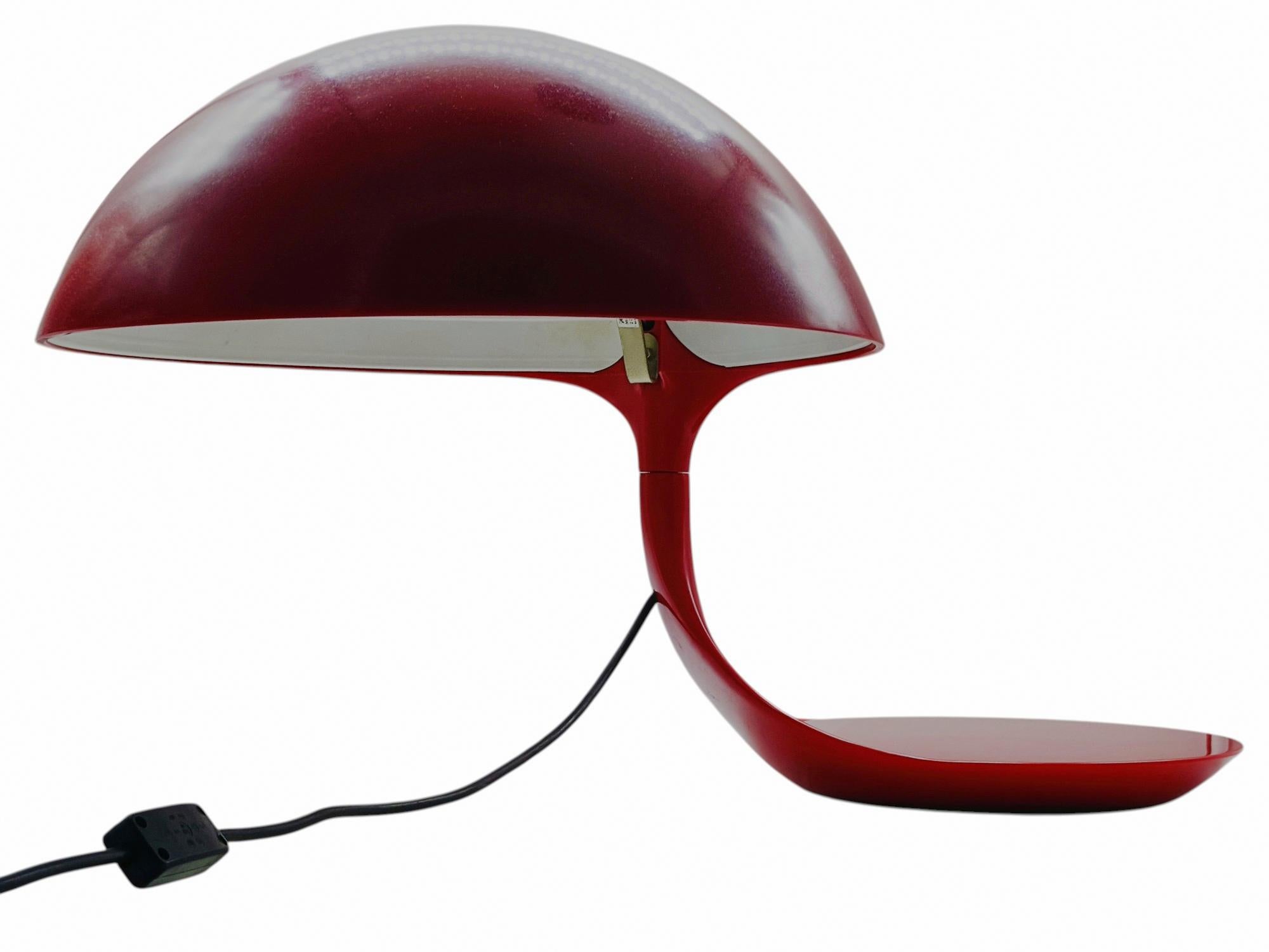 Elio Martinelli para Martinelli Luce Lámpara de mesa 'Cobra roja', Italia Años 60 Moderno de mediados de siglo en venta